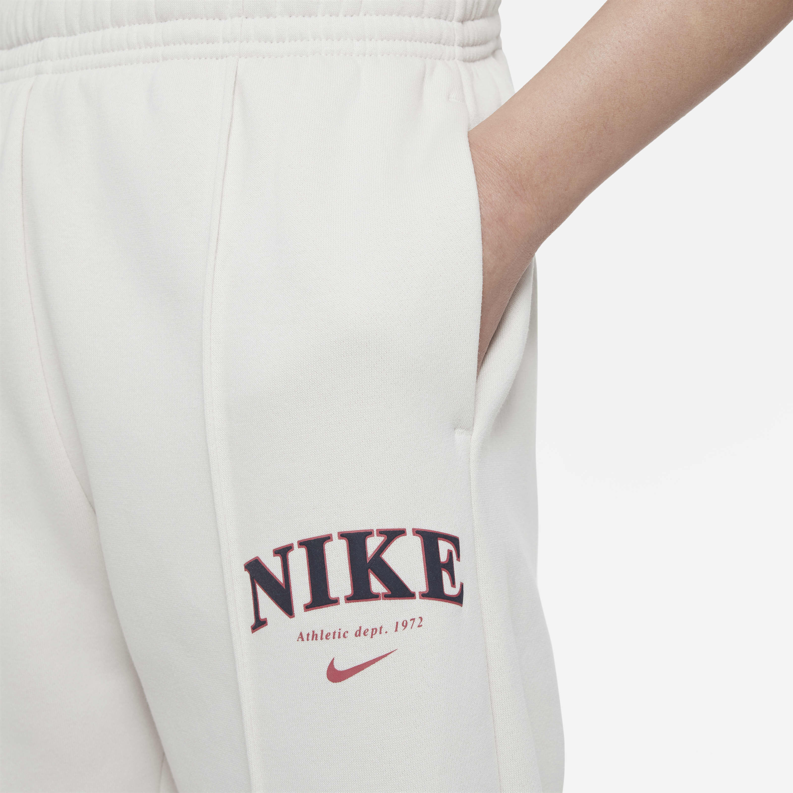 Nike Sportswear Trend image number 2