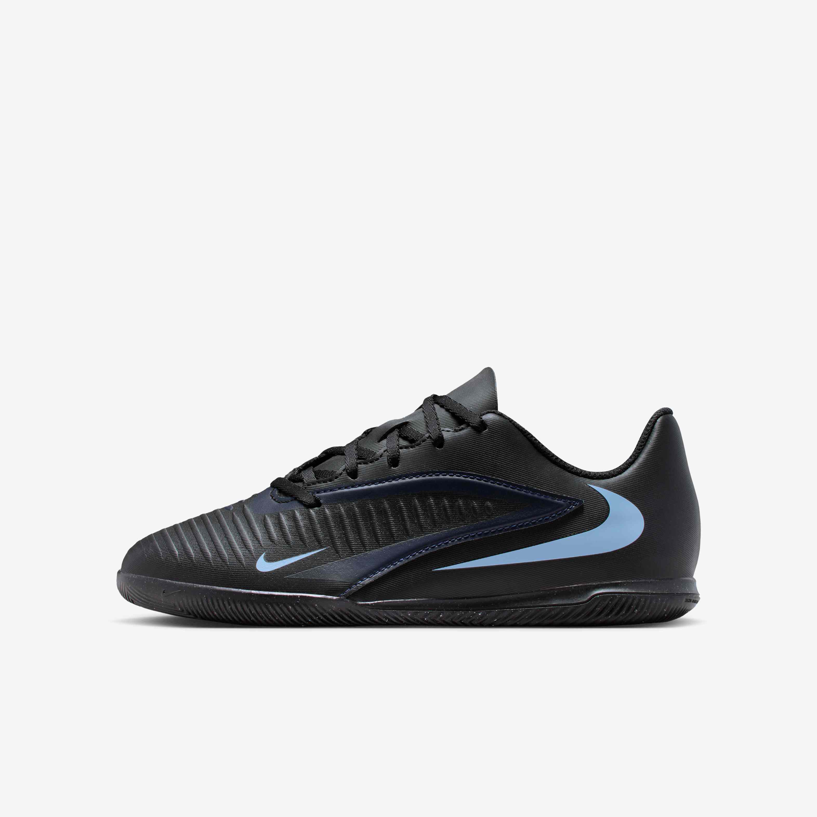 black nike indoor shoes