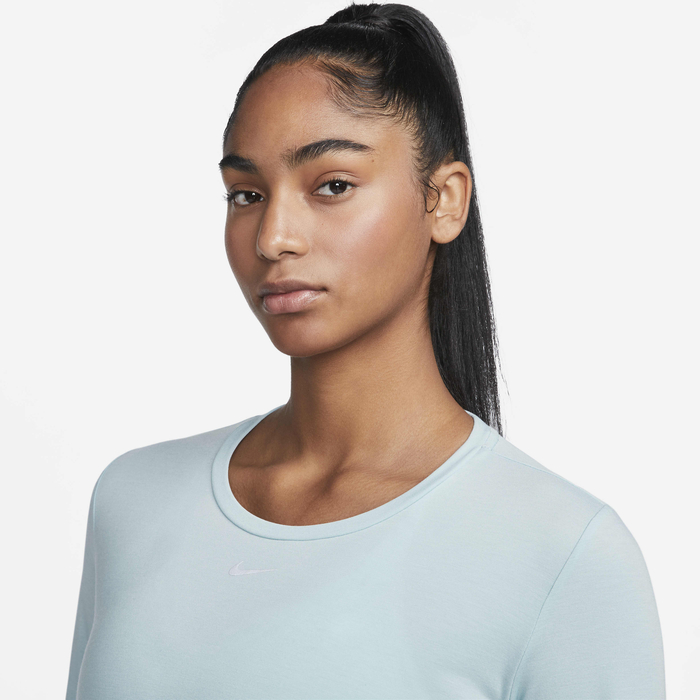 Nike Dri-FIT UV One Luxe image number 2 Nike Dri-FIT UV One Luxe image number 2