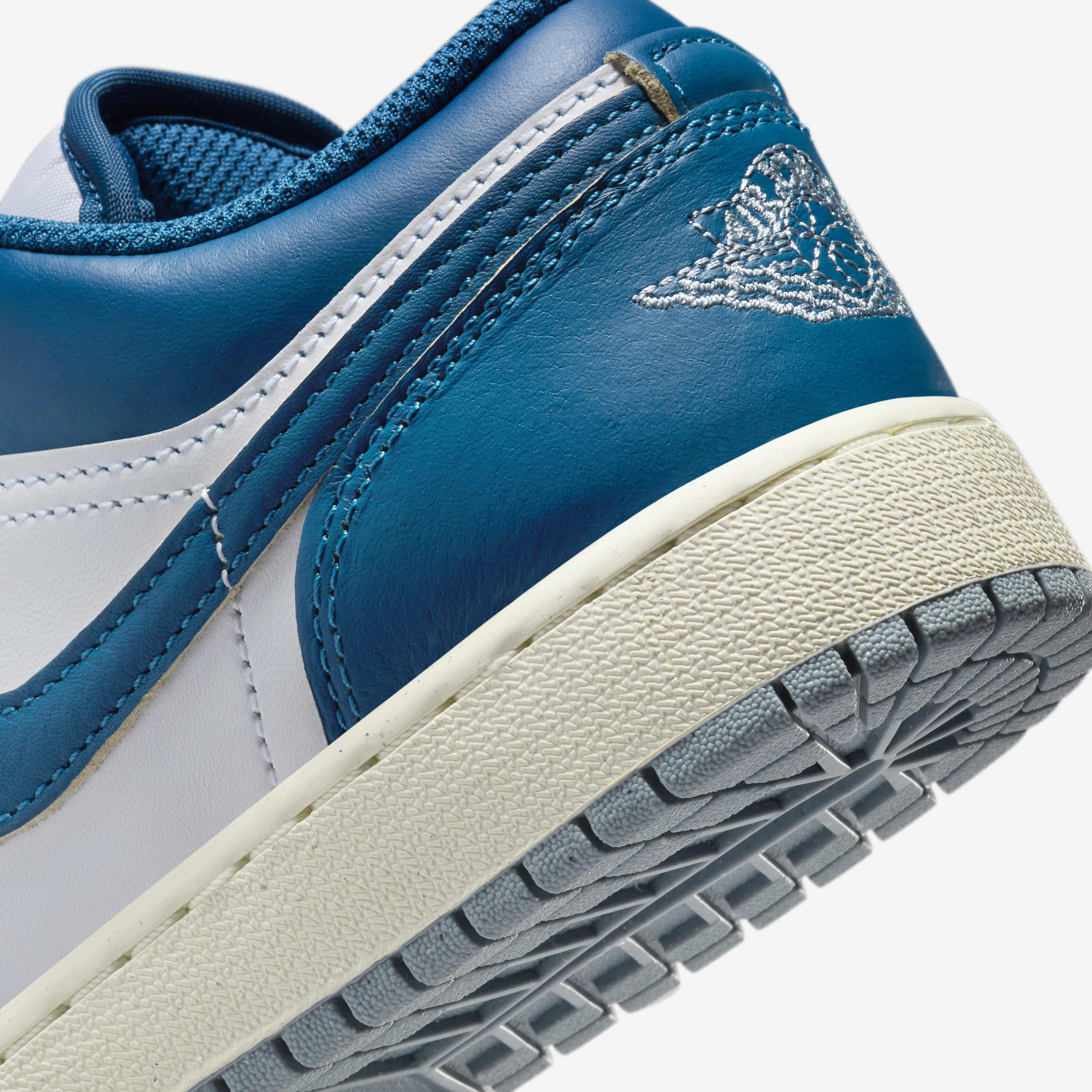 Air Jordan 1 Low SE image number 7