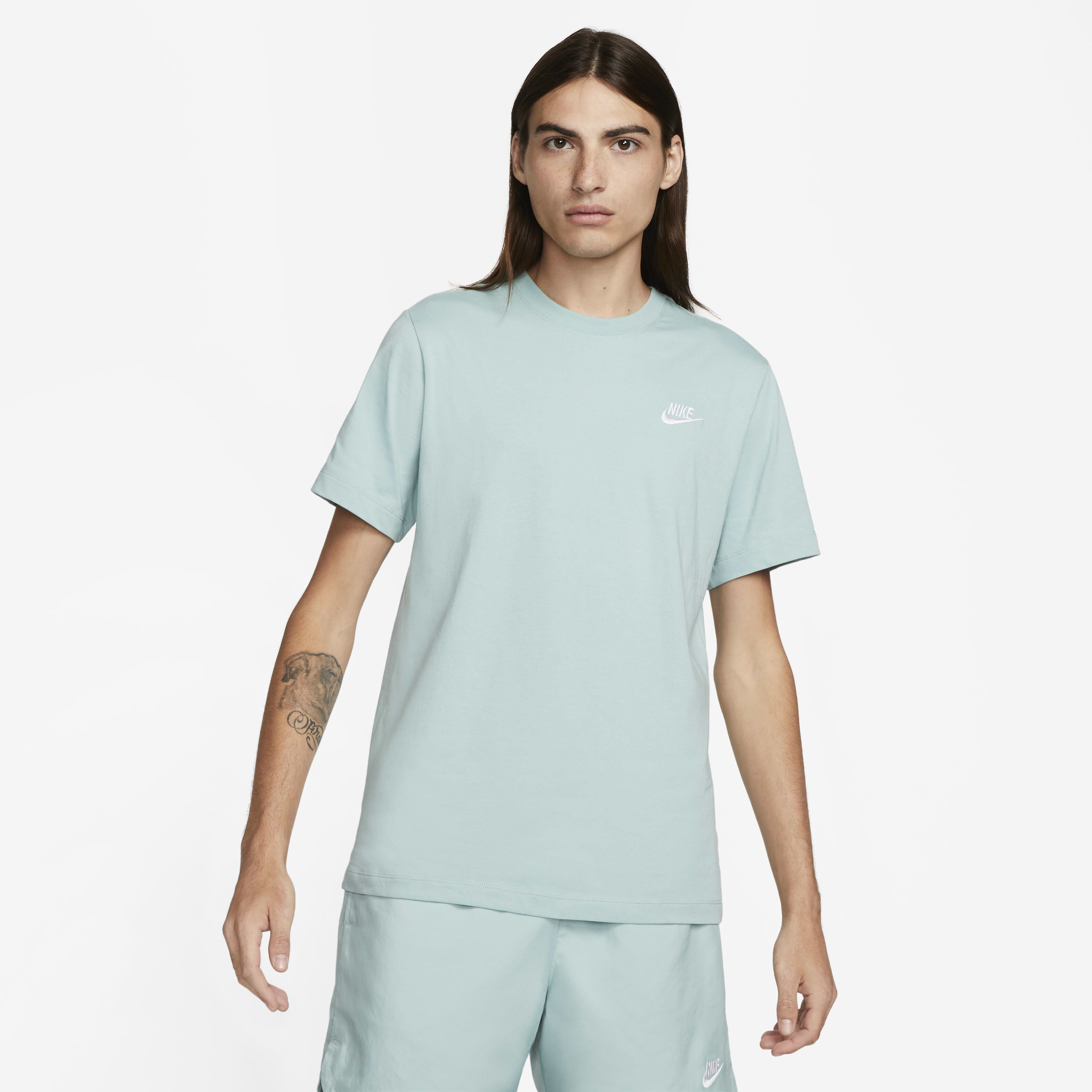 Nike sportswear men's club embroidered futura tee discount
