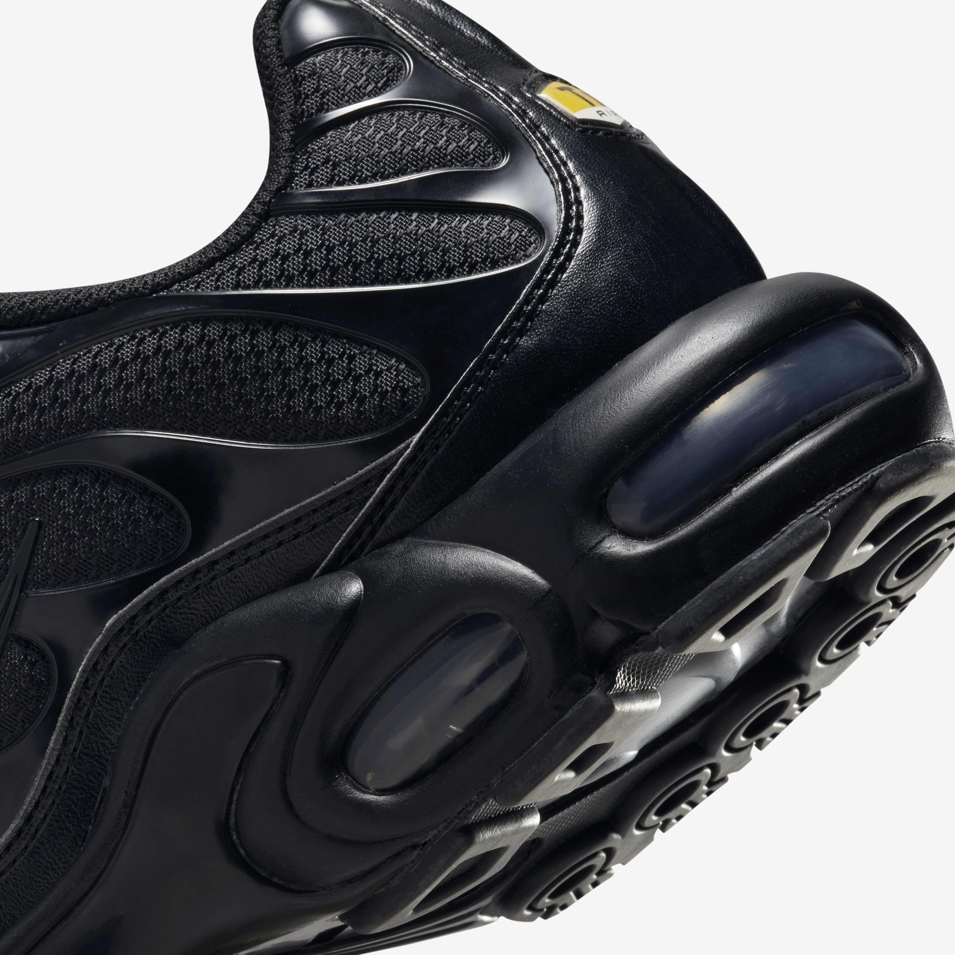 Buy Nike Air Max Plus Men s Shoes Nike Saudi Official