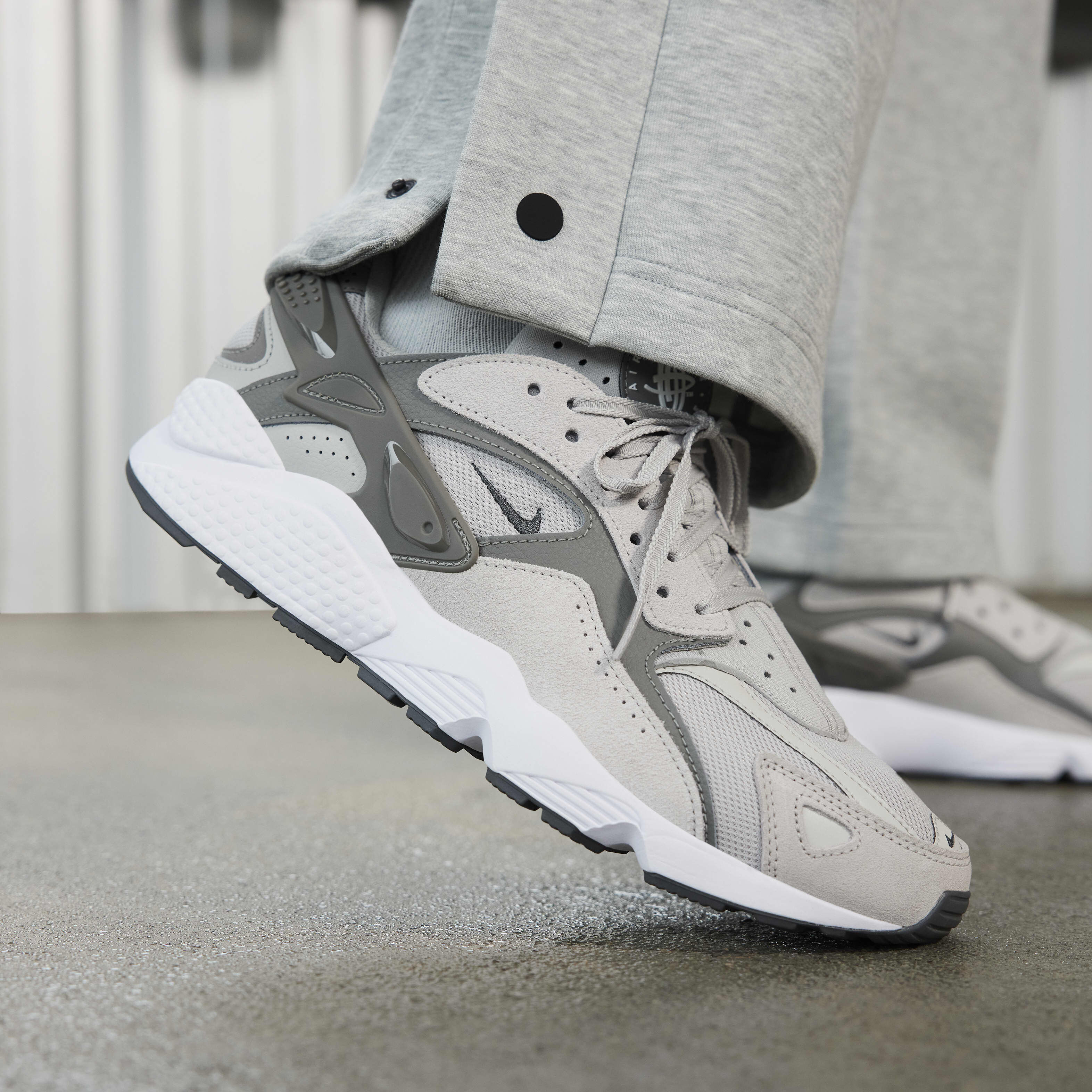 Nike huarache silver grey online