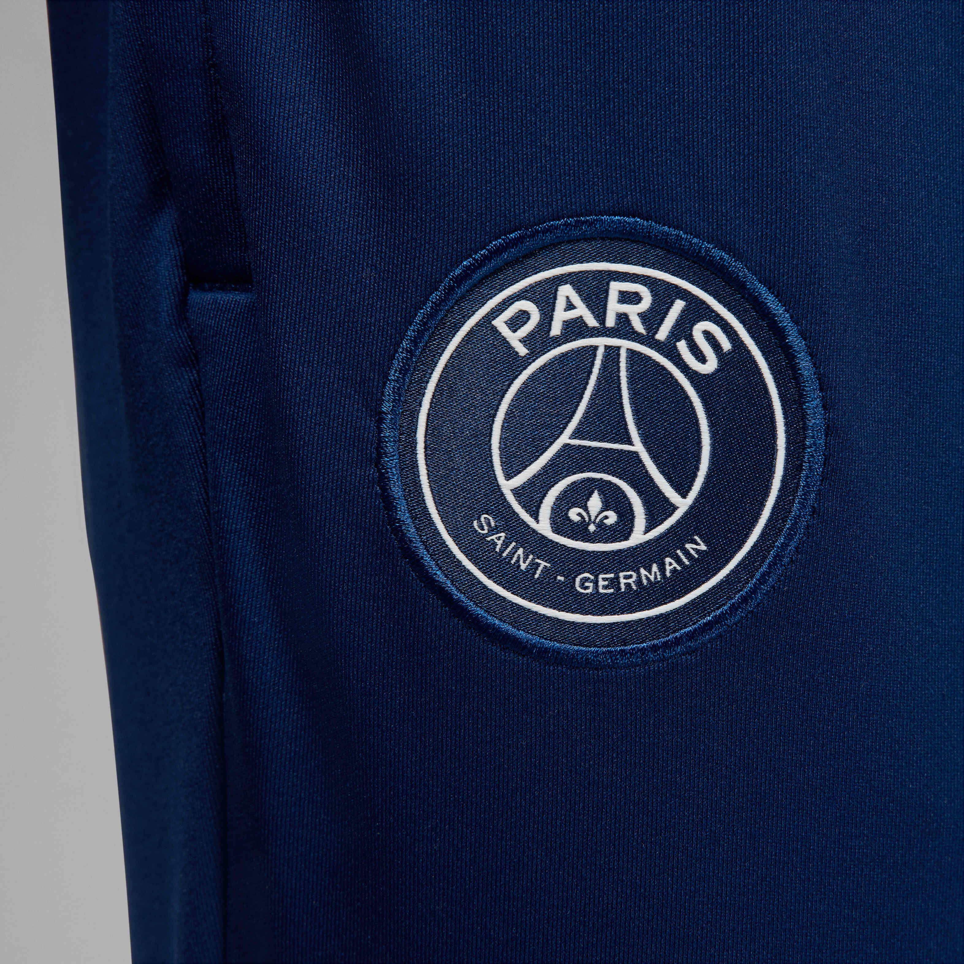 Paris Saint-Germain Strike Fourth image number 3
