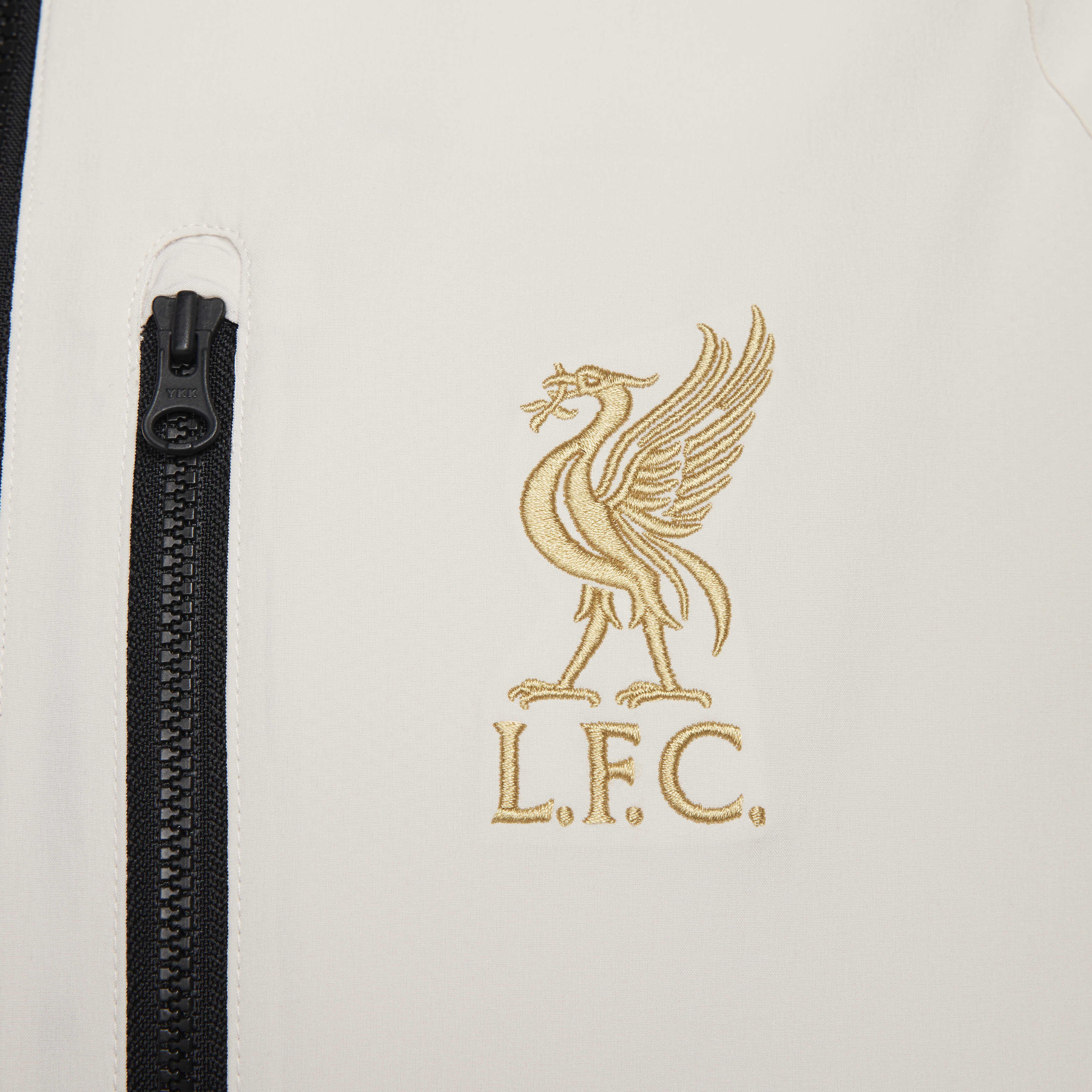 ليبرون x ليفربول F.C. image number 3