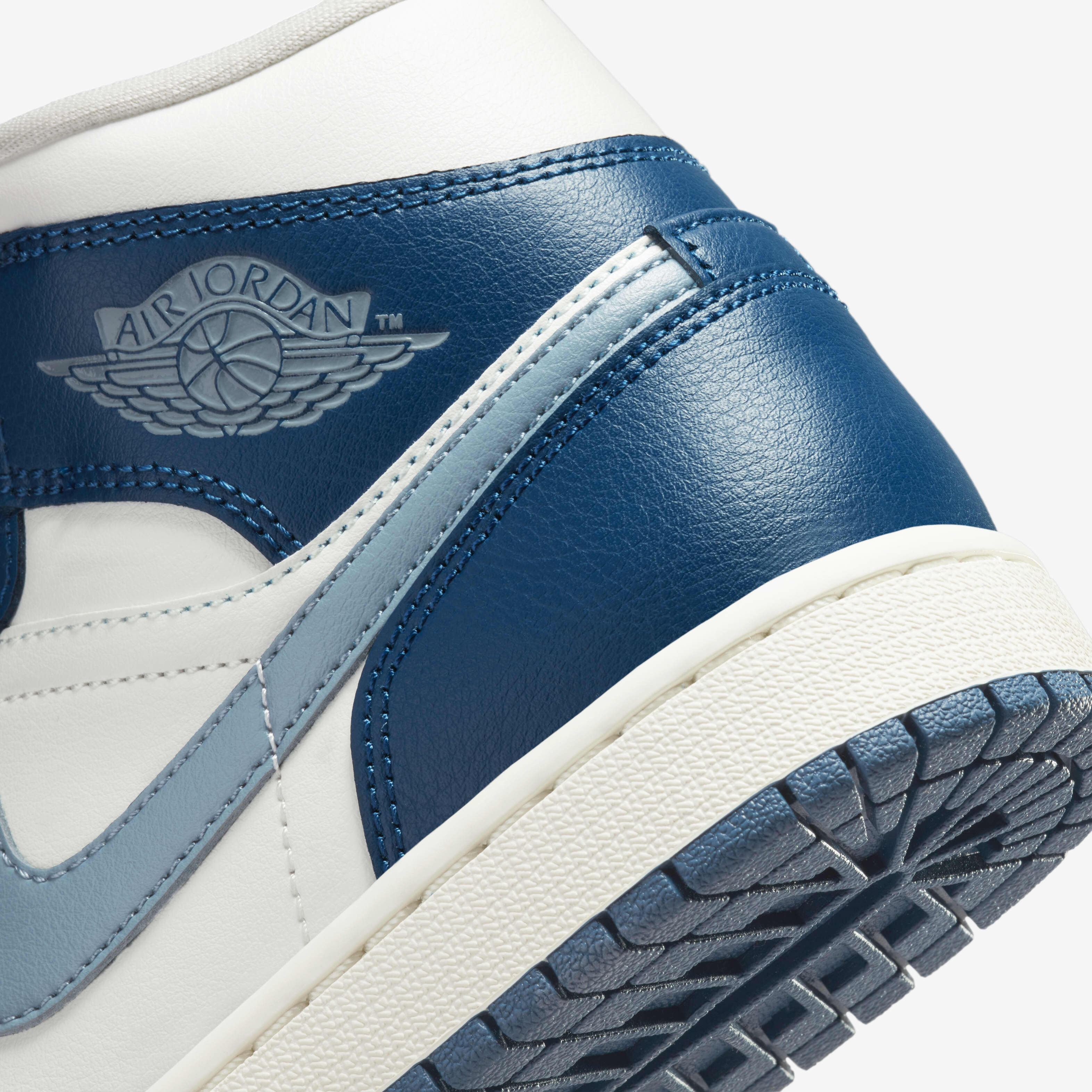 Air Jordan 1 Mid image number 7