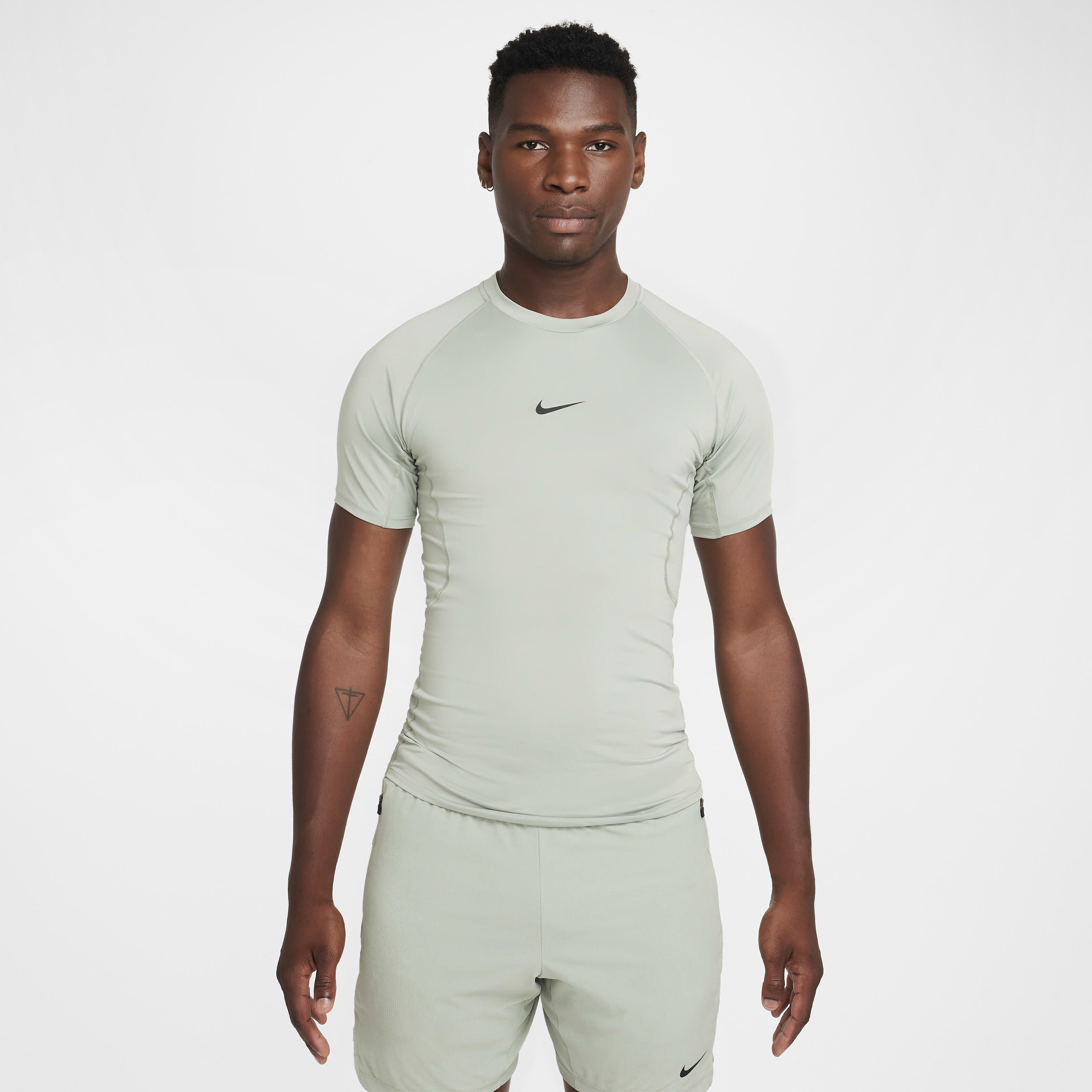 Shop Training and Gym Tops Online in KSA Nike Gym Wear