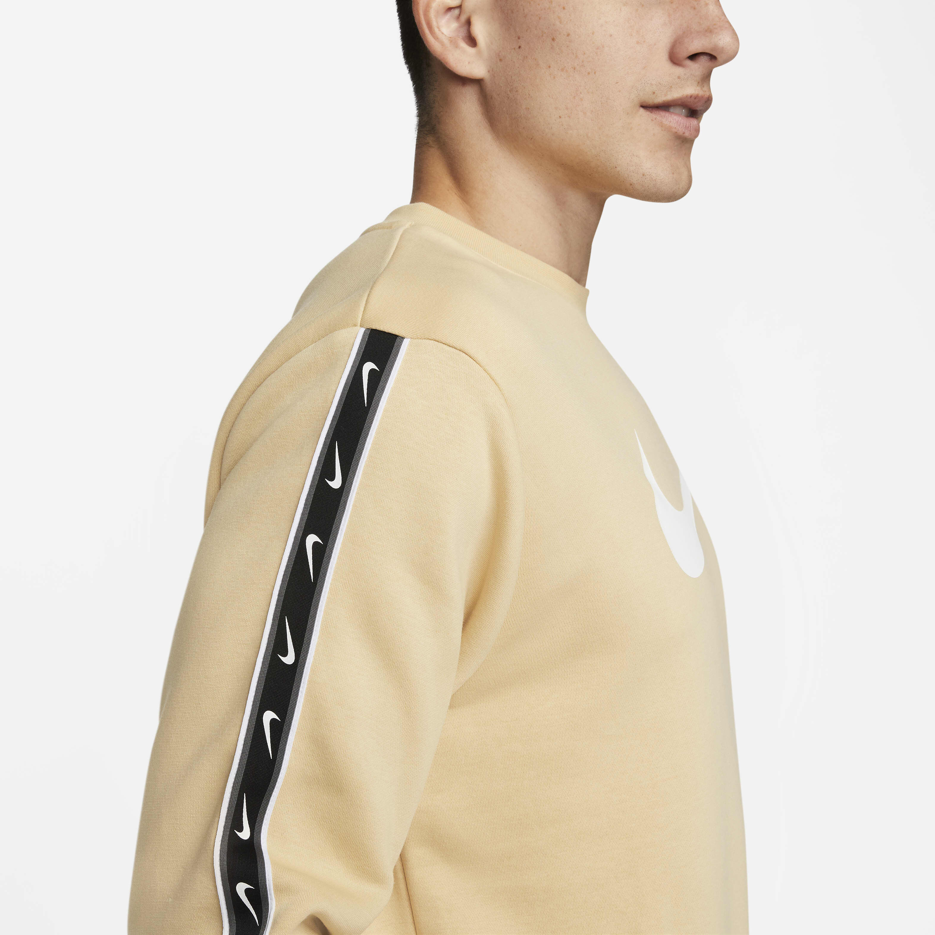 Nike Sportswear Repeat image number 3