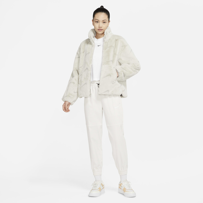 Nike Sportswear Plush image number 4 Nike Sportswear Plush image number 4