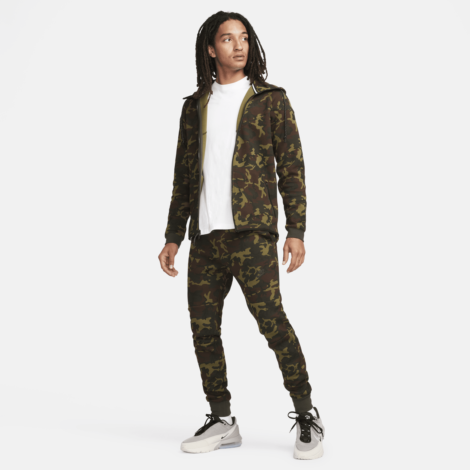 Camouflage tracksuit shop mens nike