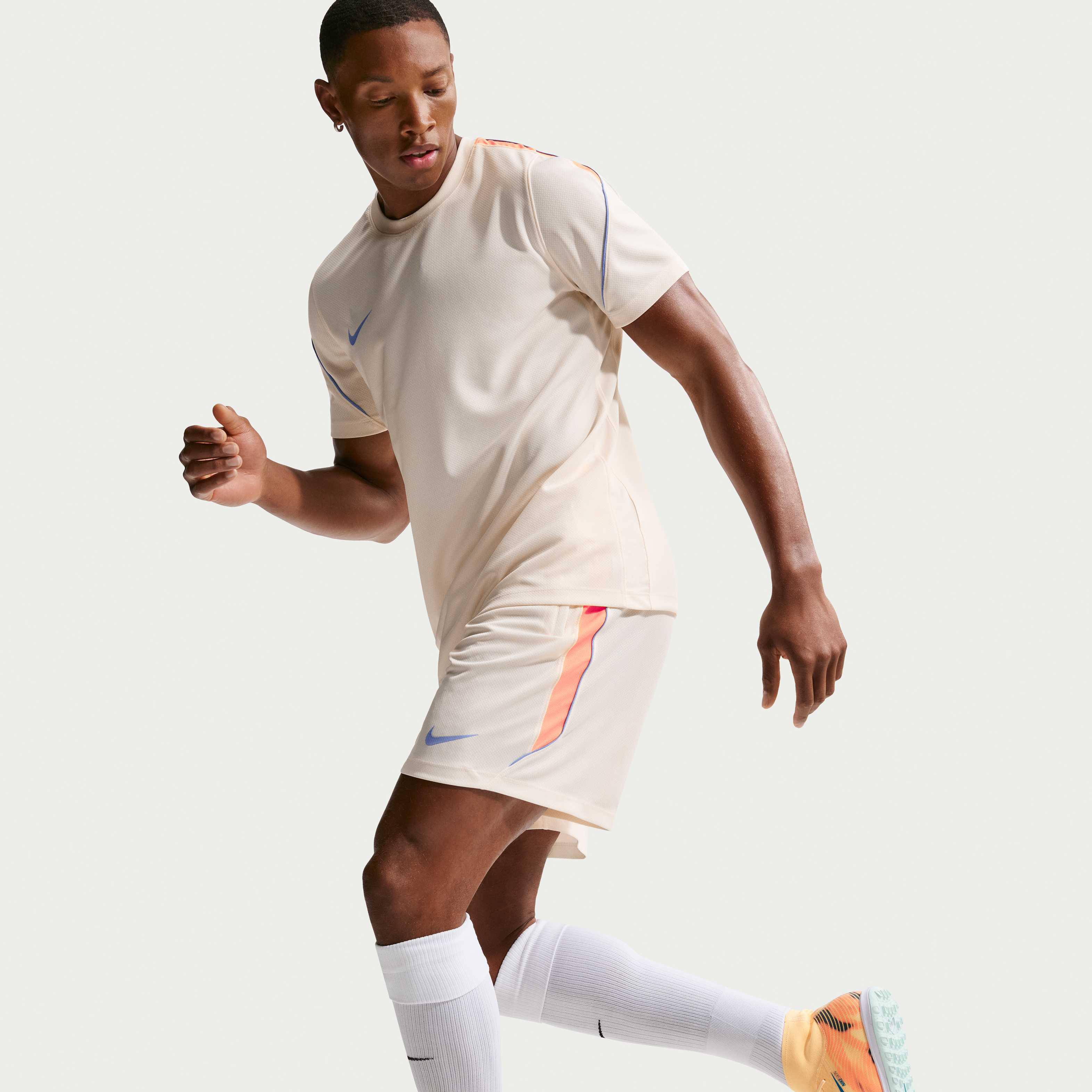 Nike Strike image number 3