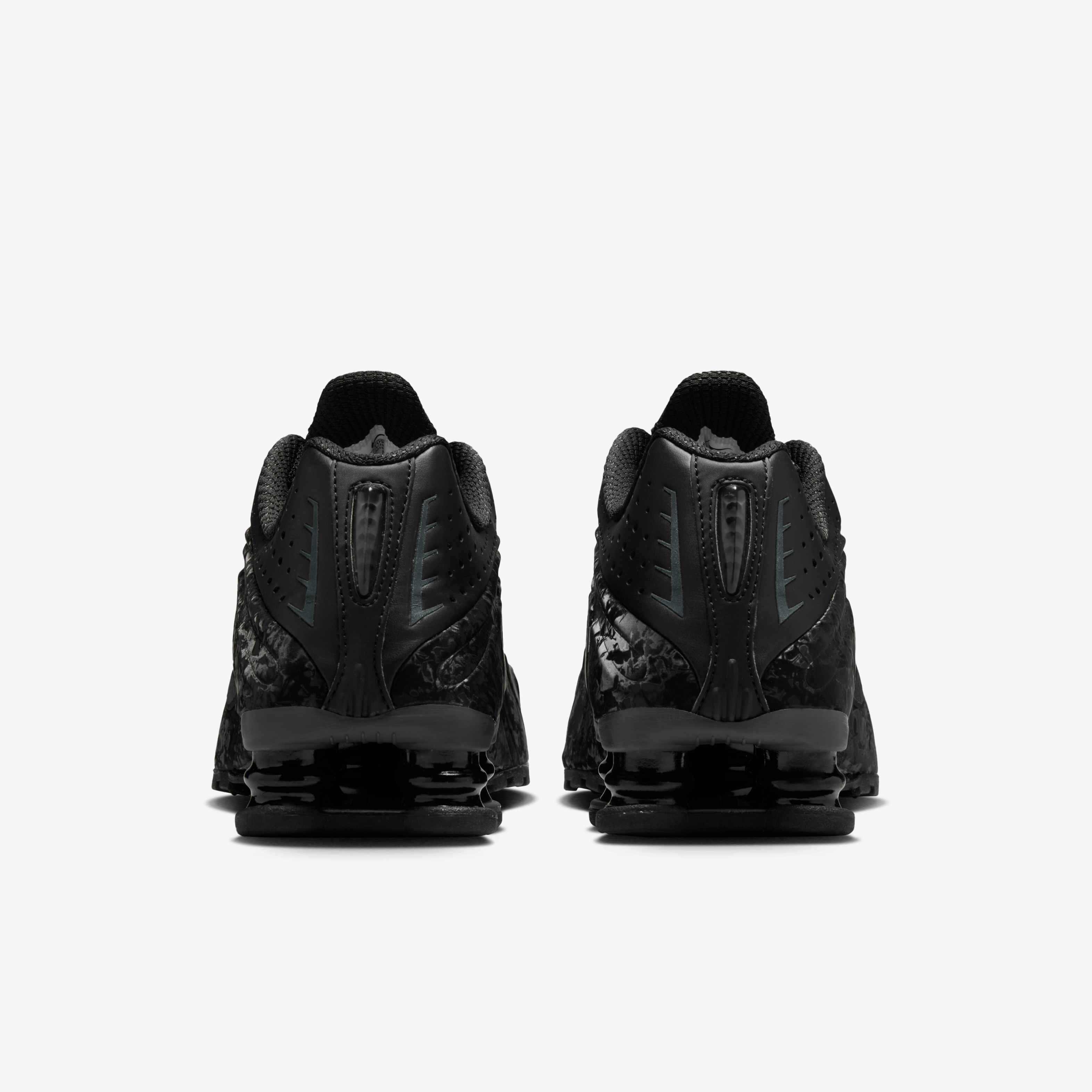 国内配送 NIKE W SHOX R4 BLACK/DARK SMOKE GREY NIKE (WMNS) SHOX R4 BLACK/DARK SMOKE GREY – mita sneakers