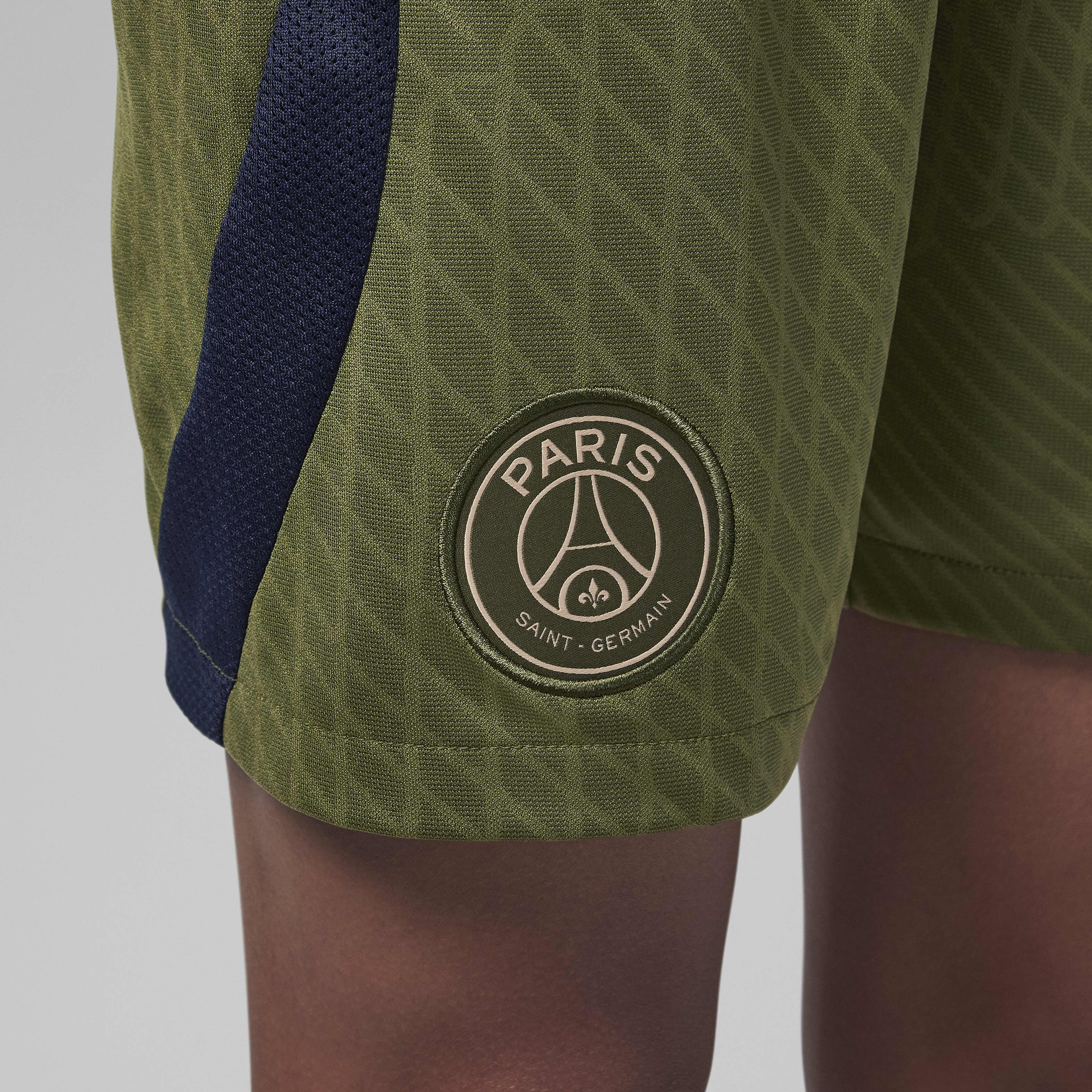 Paris Saint-Germain Strike Fourth image number 5