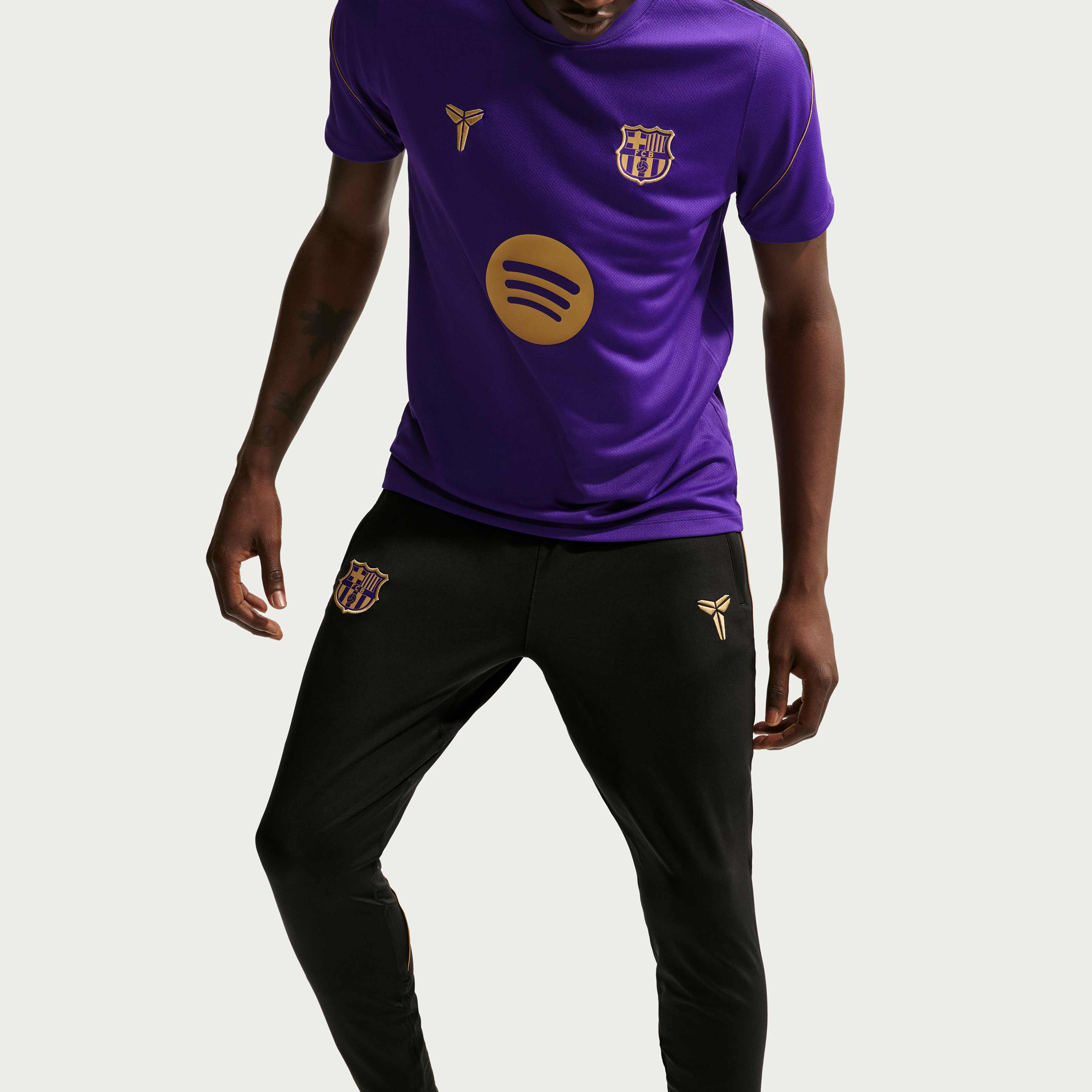 برشلونة سترايك الاحتياطي image number 3