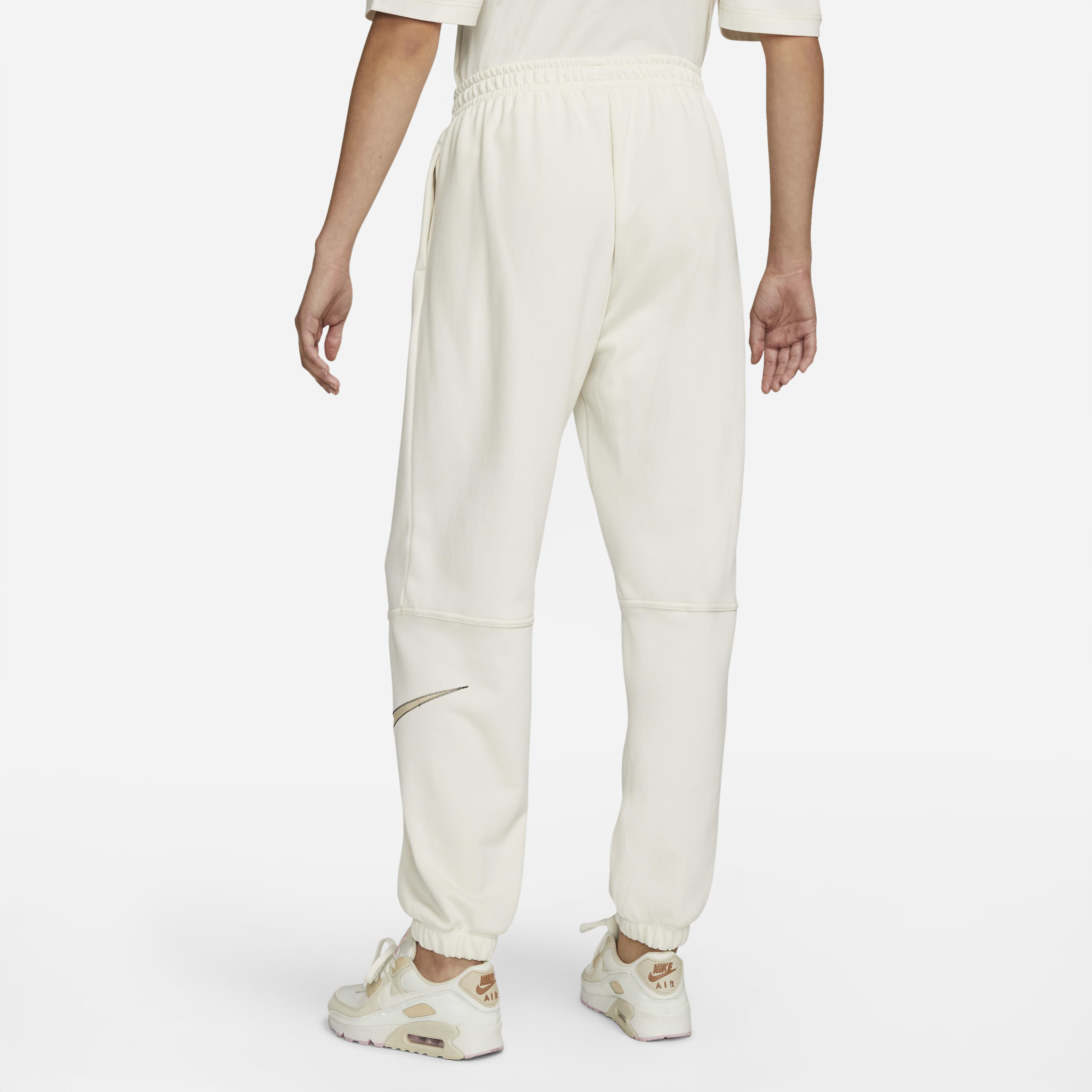 نايكي سبورتسوير سووش image number 1