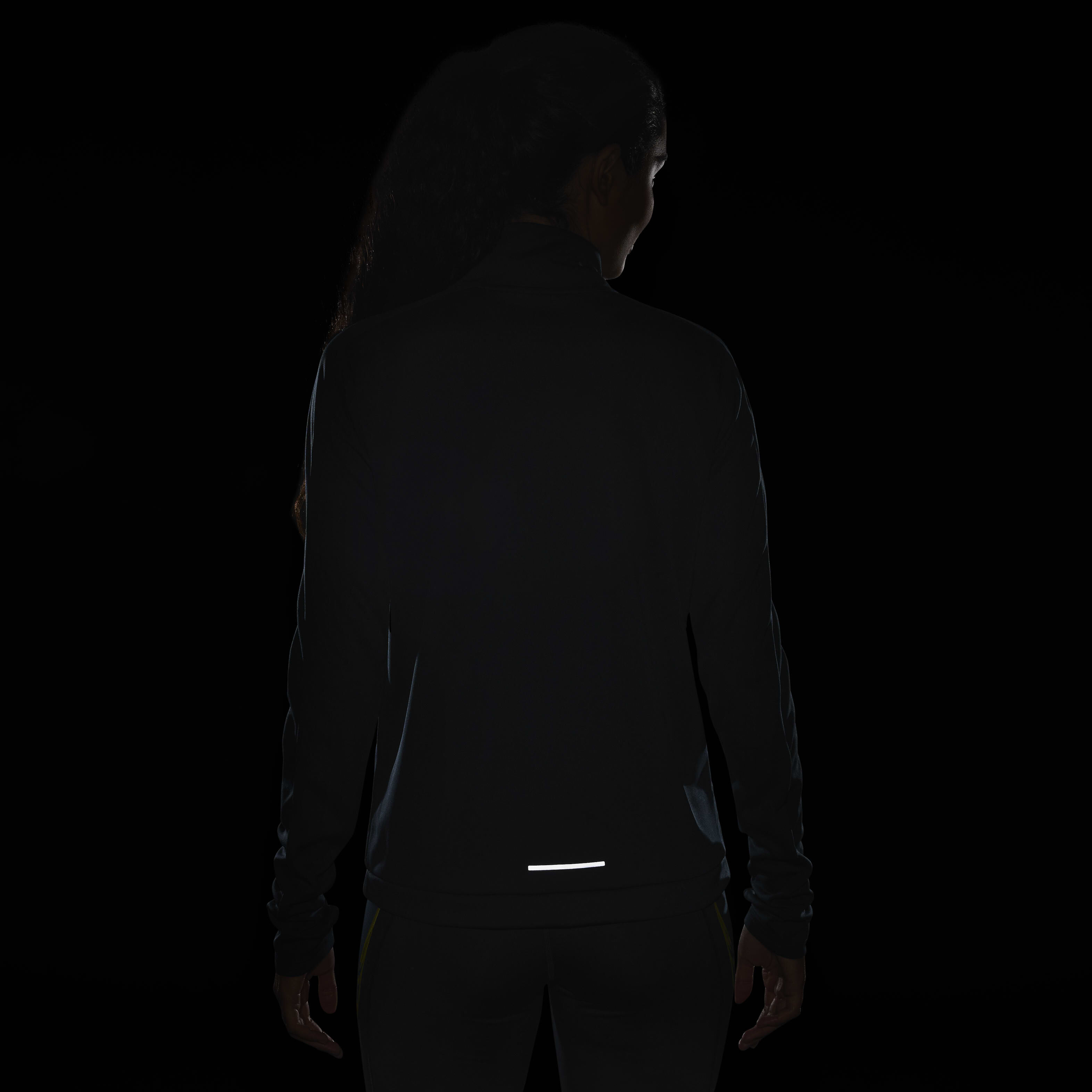 نايكي سووش image number 5