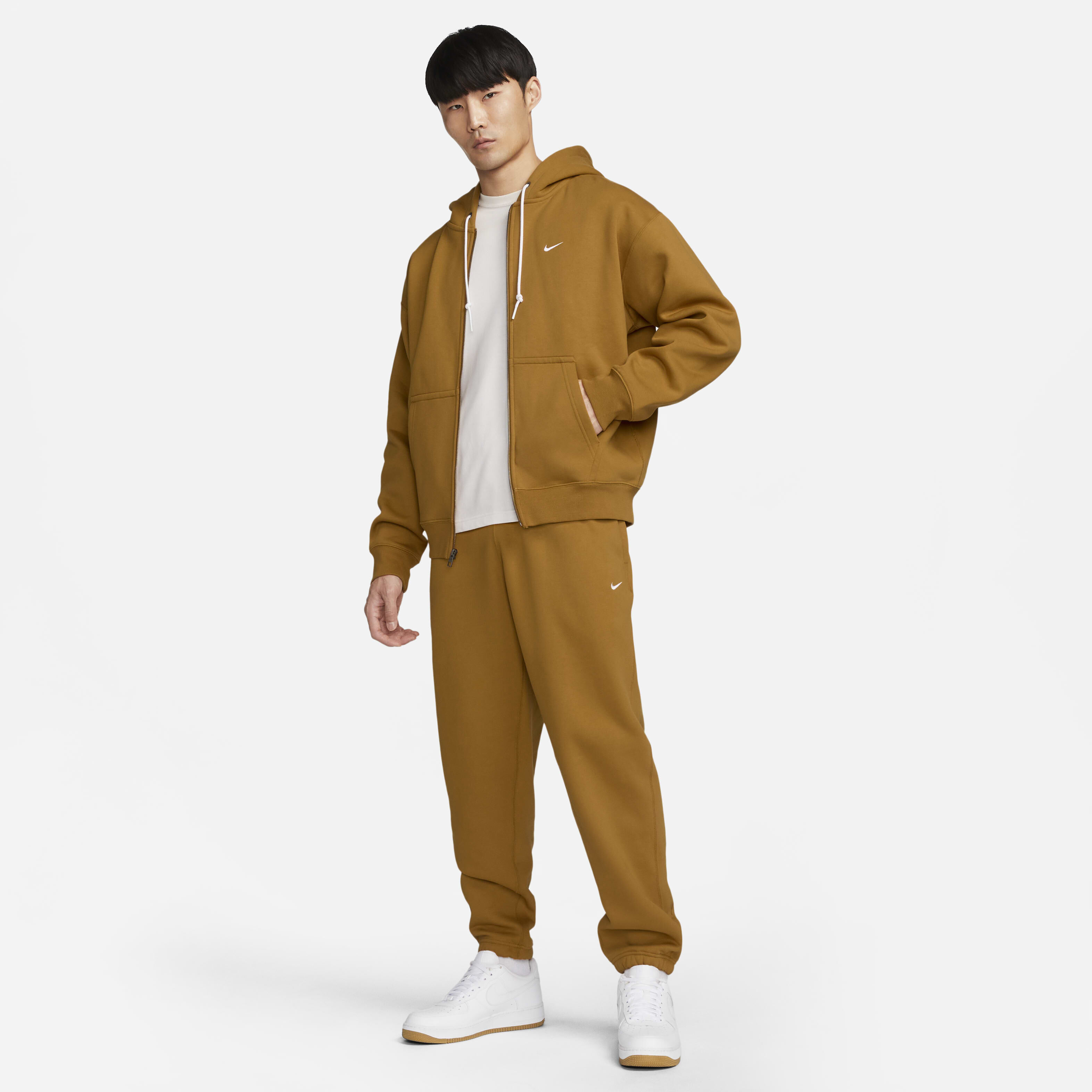 Nike Solo Swoosh image number 5