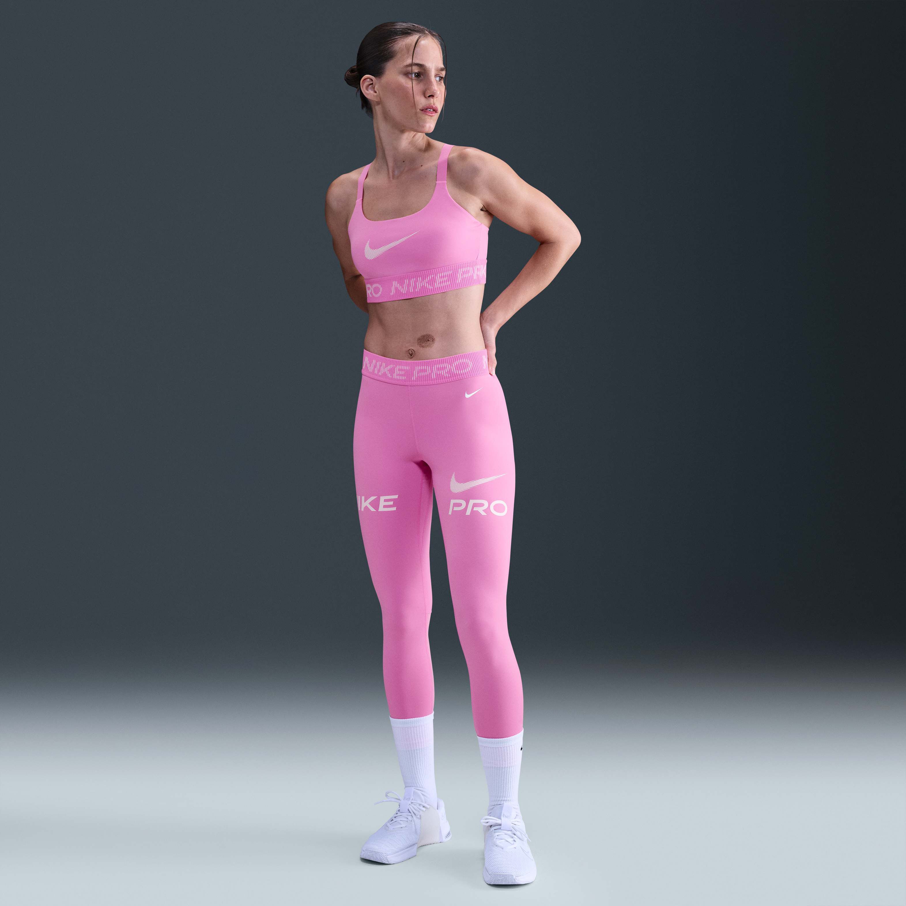 Nike Pro image number 3