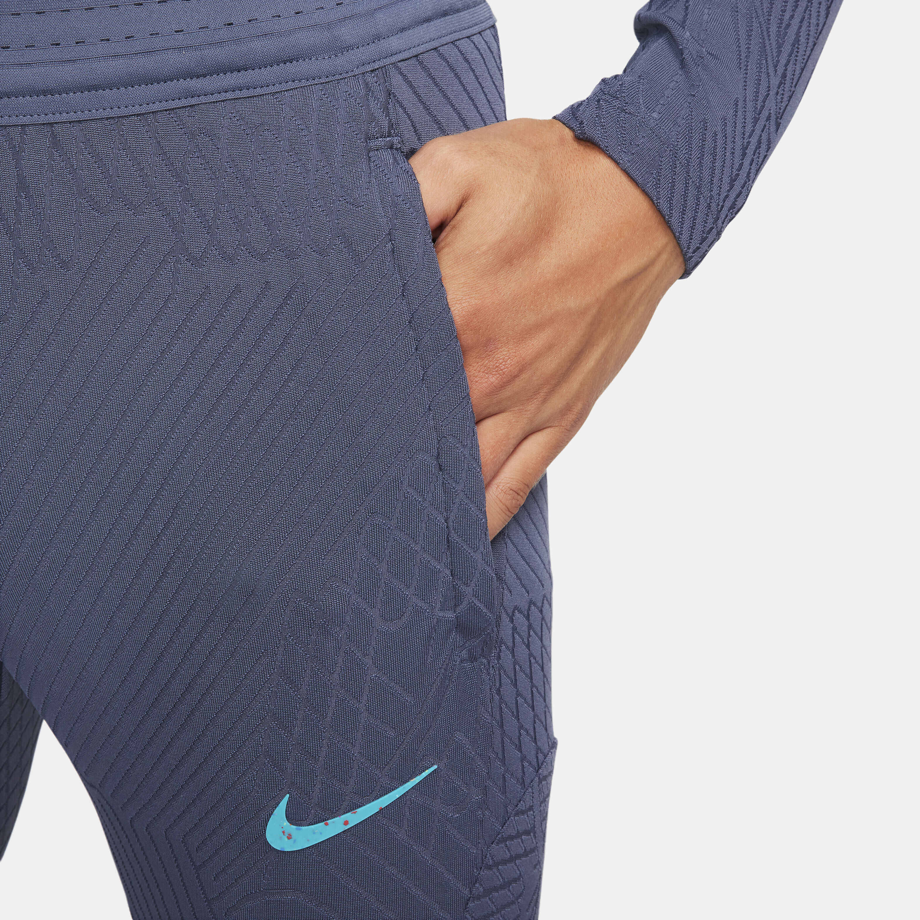 F.C. Barcelona Strike Elite Third image number 3