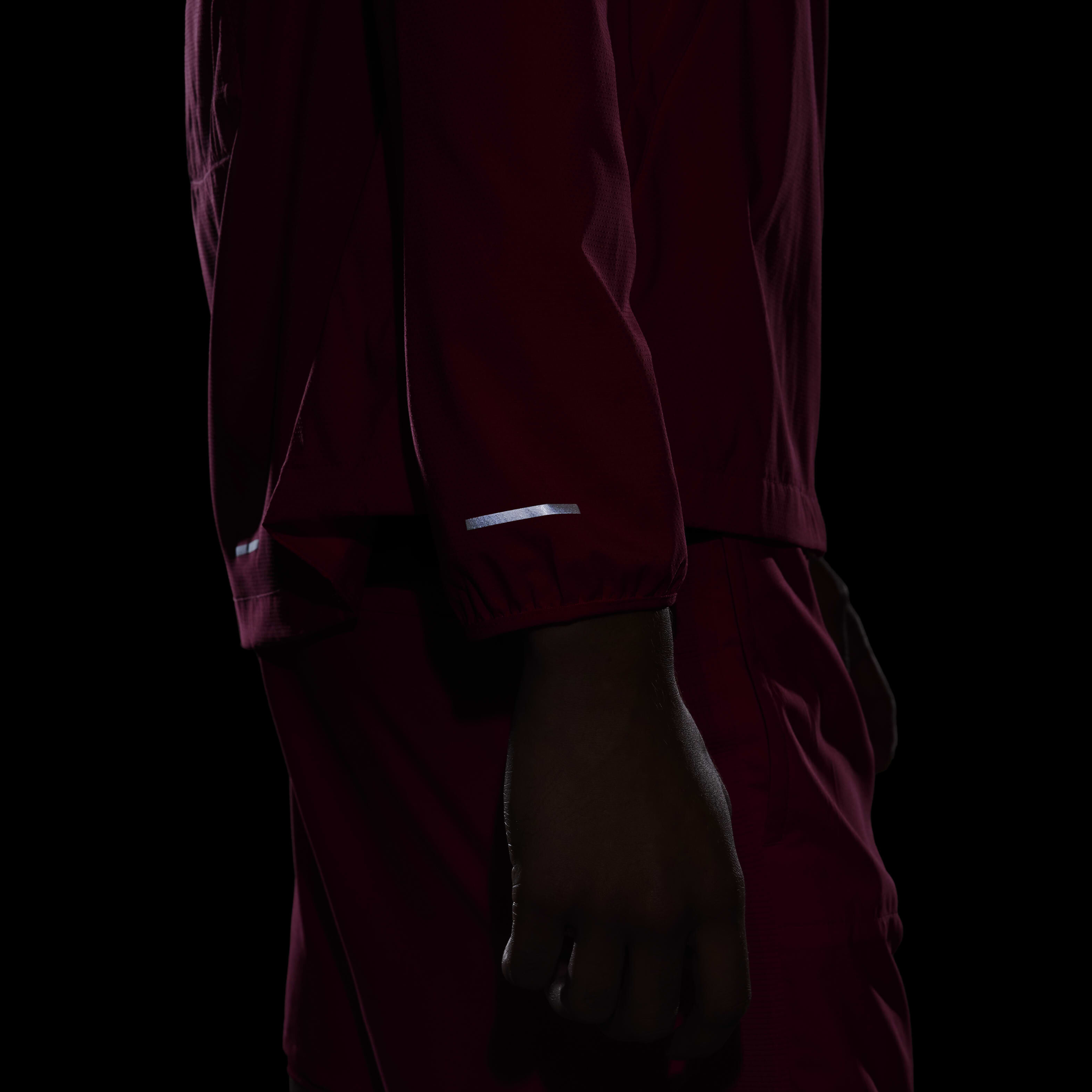 نايكي ويندرانر image number 10