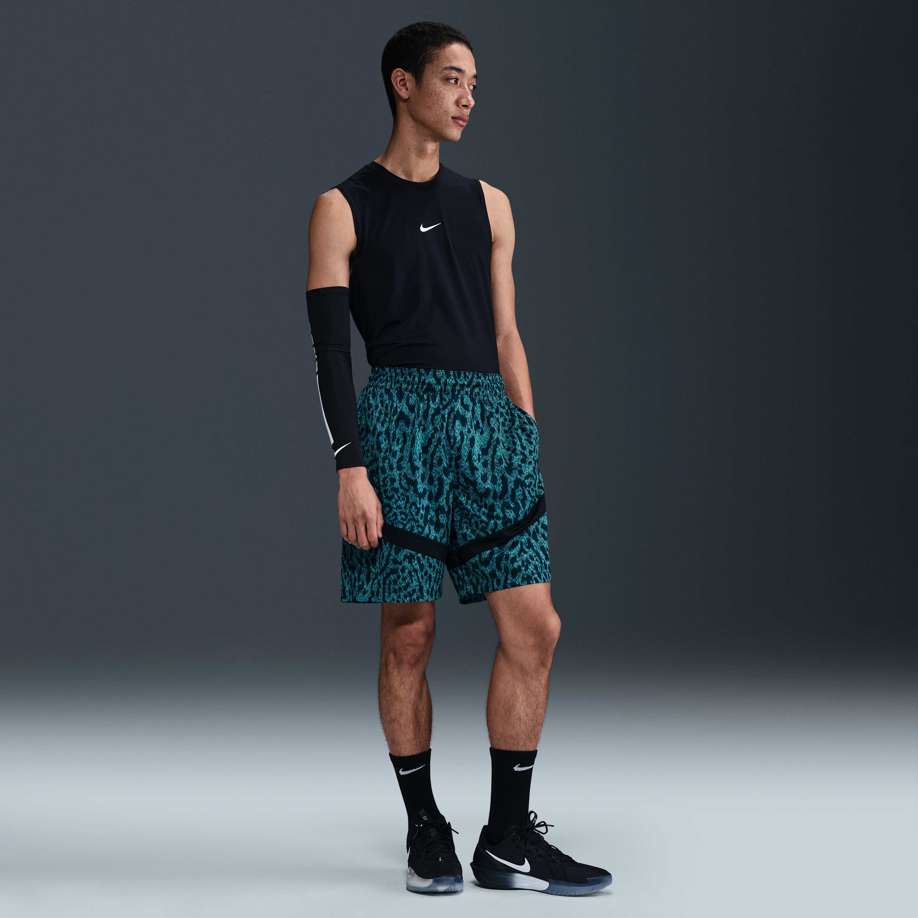 Nike Icon image number 0