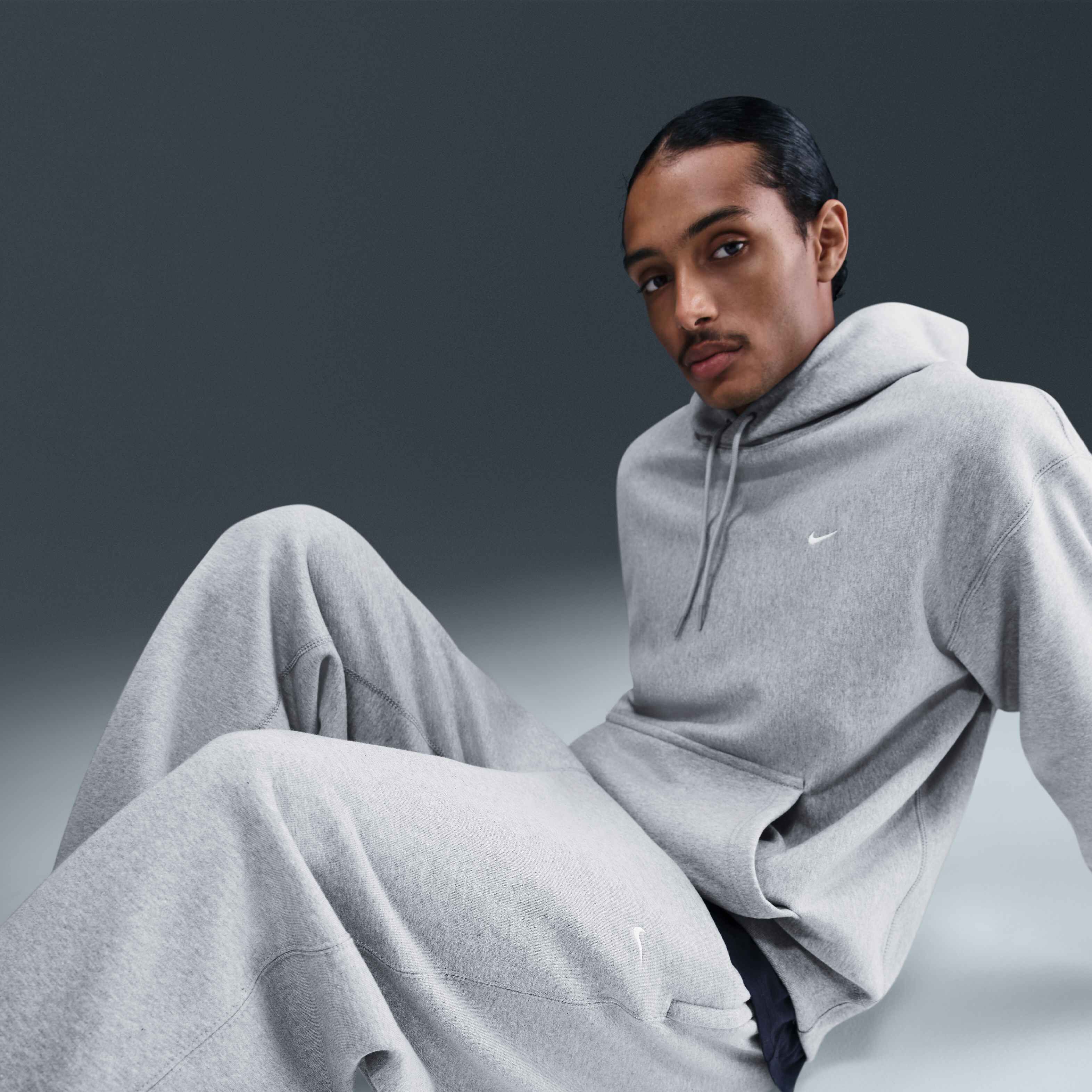 Nike Solo Swoosh image number 4