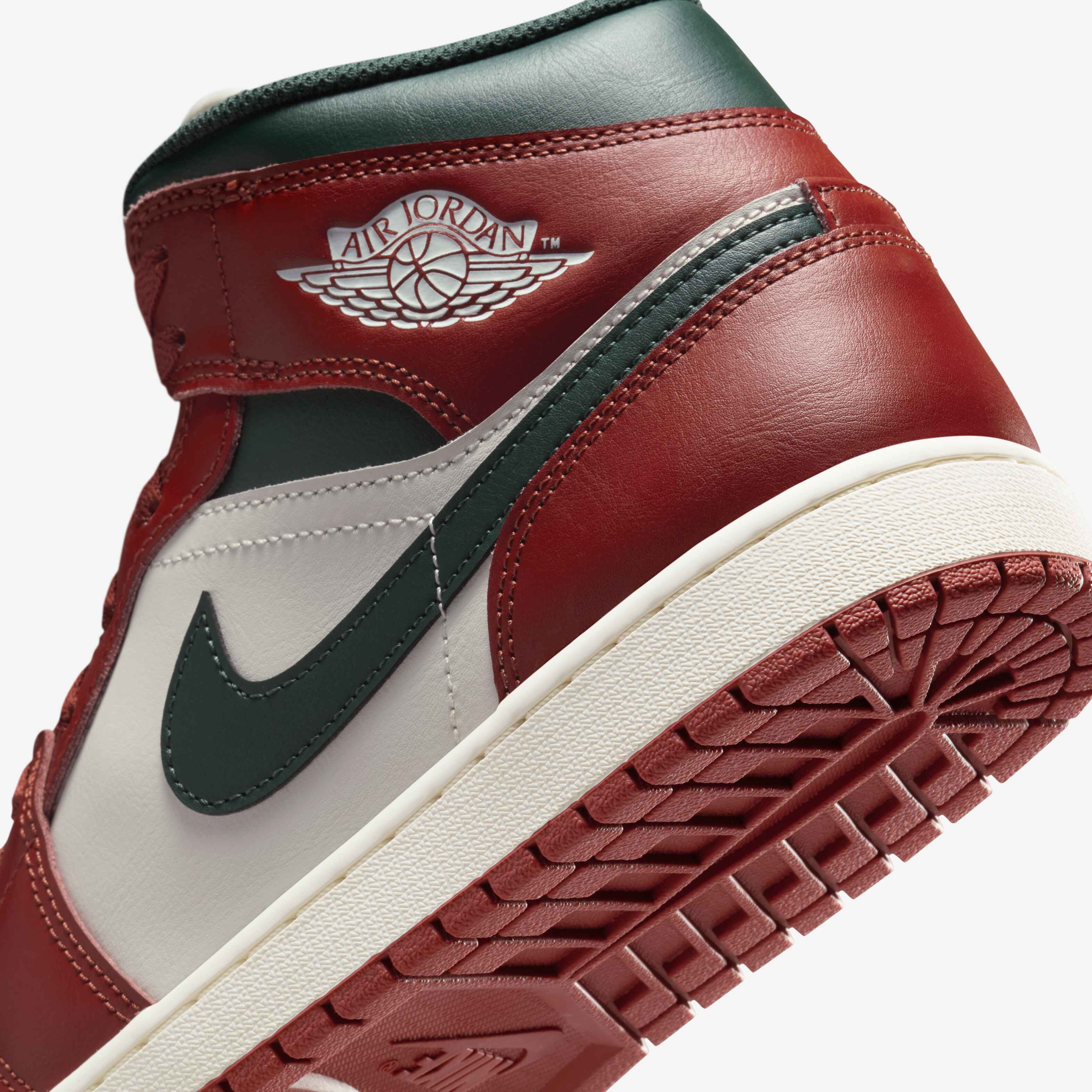 Air Jordan 1 Mid image number 7