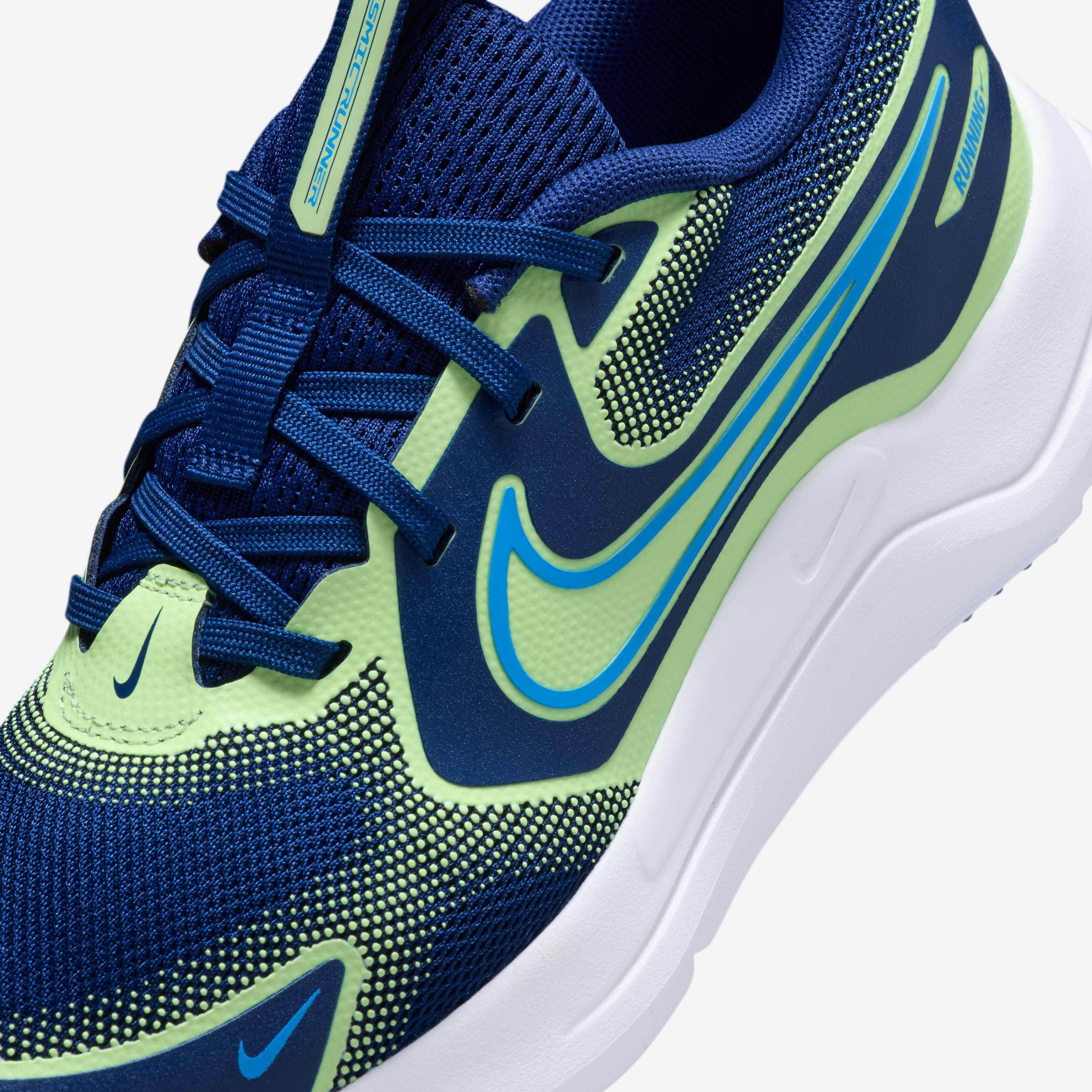 Nike Cosmic Runner image number 6