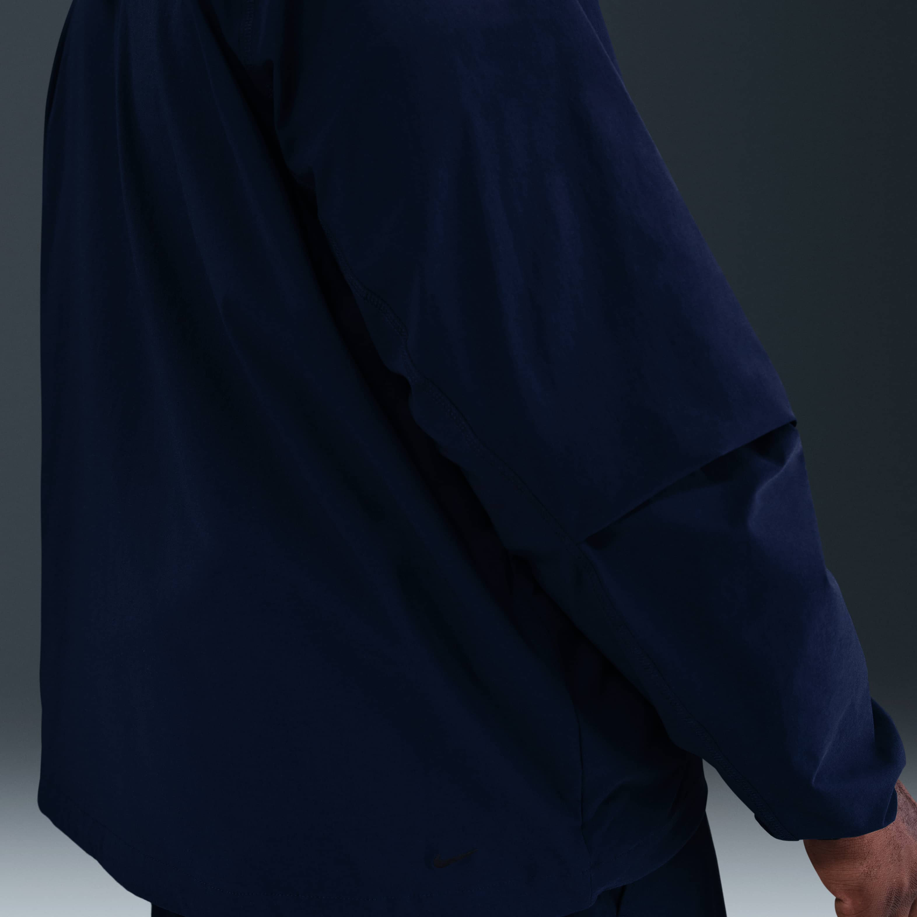 نايكي تك ويندرانر image number 7