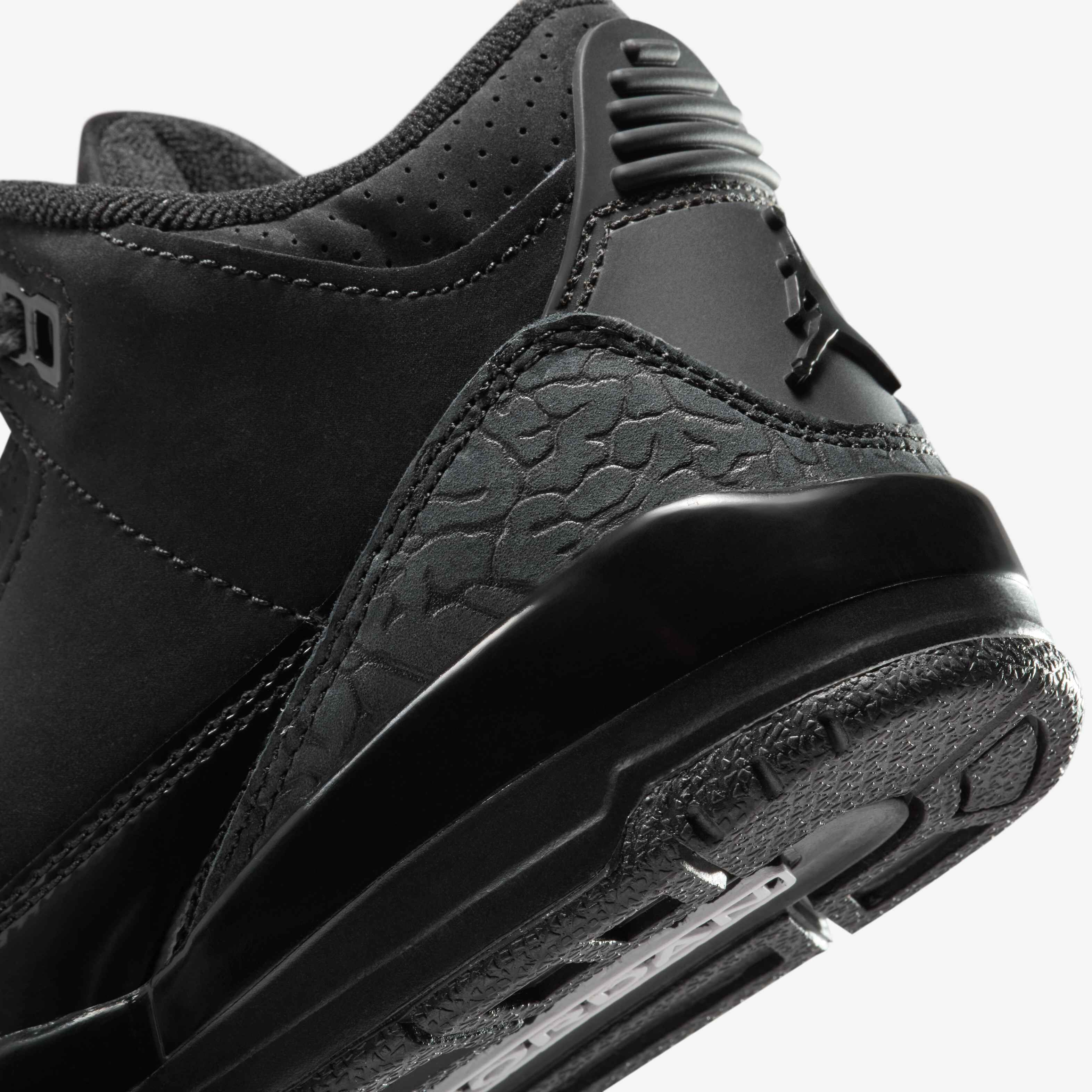 Jordan 3 Retro 'Medium Olive' image number 7