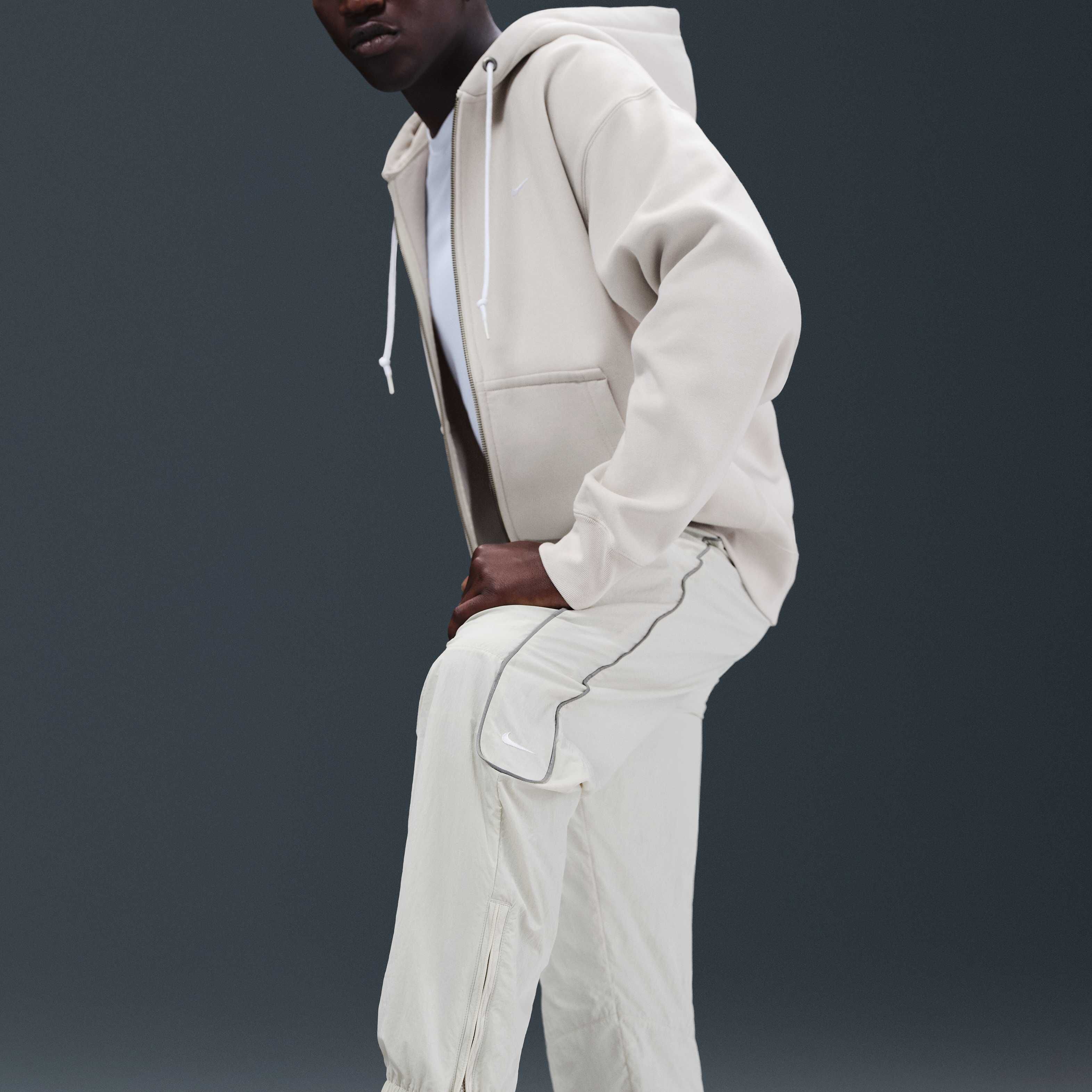 Nike Solo Swoosh image number 4