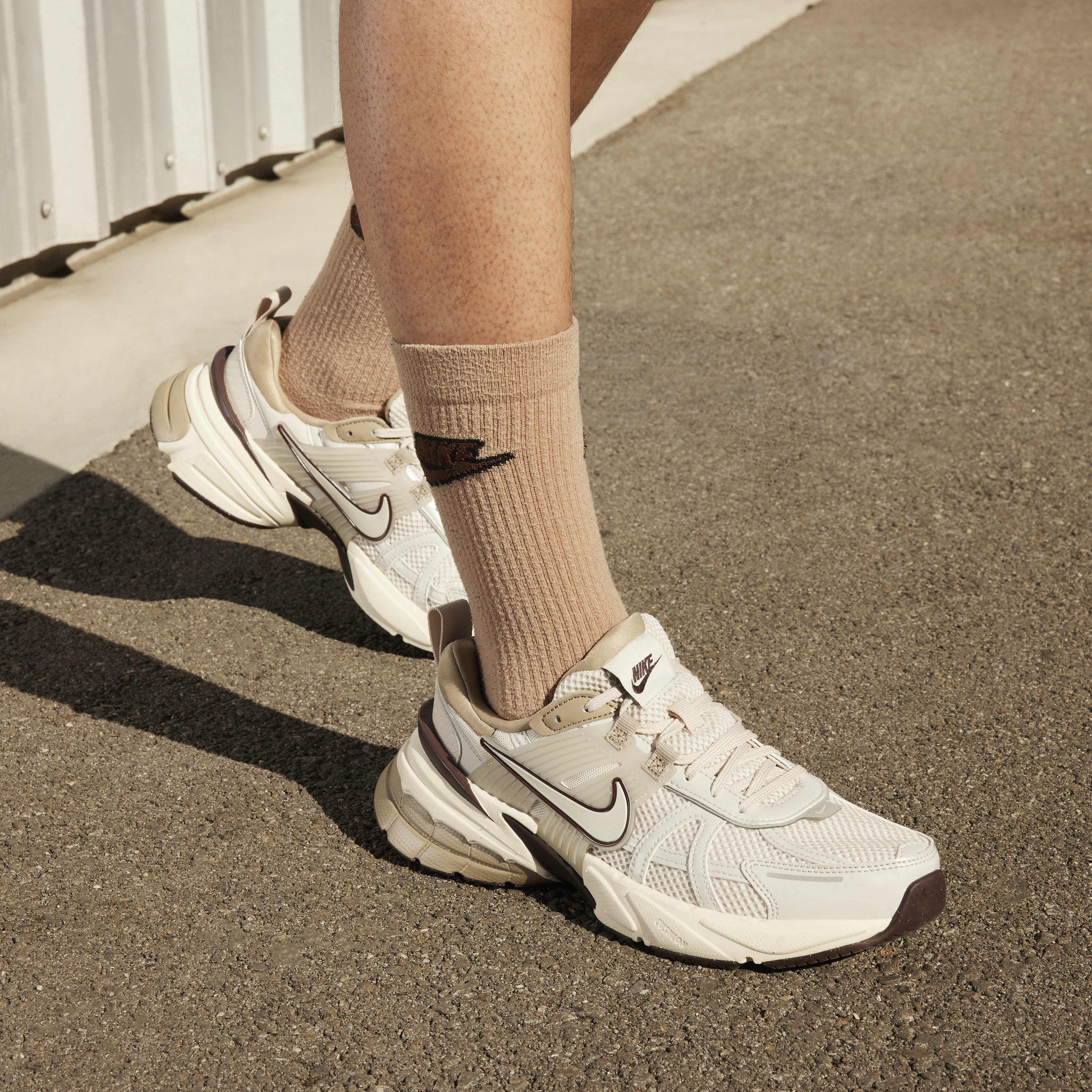 送料・関税込 ★ Nike V2K Run Light Orewood Brown Khaki Buy Nike V2K Run Women's Shoes - Light Orewood Brown/Khaki