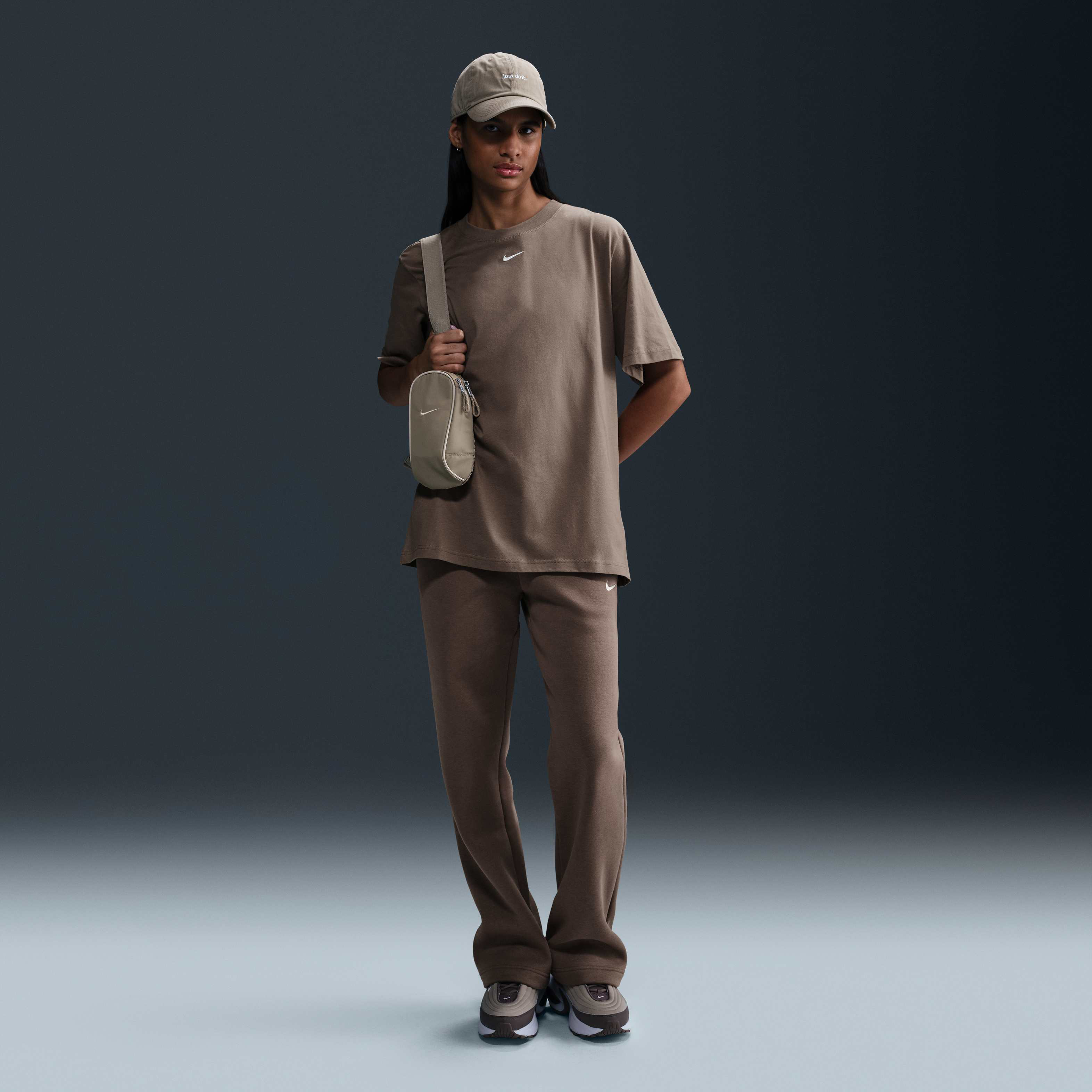 نايكي سبورتسوير ايسنشال image number 3