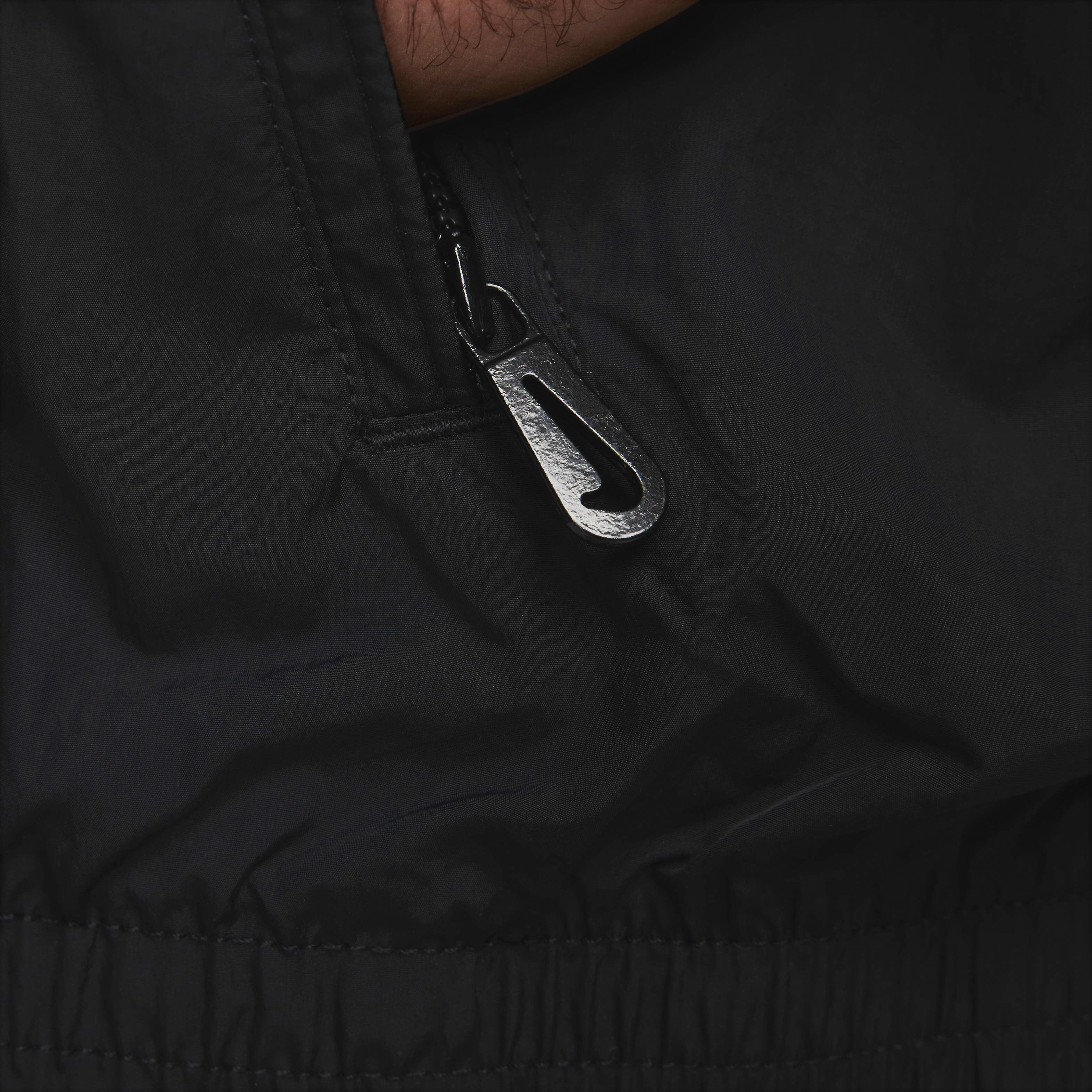 نايكي سبورتسوير سولو سووش image number 14