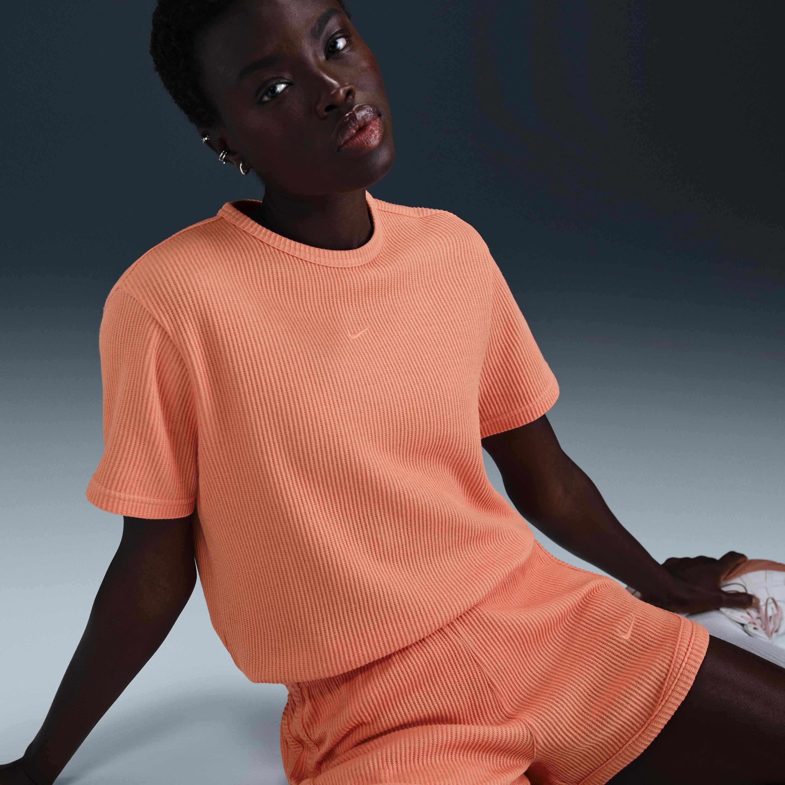 ★ Nike★ Sportswear Chill Knit T-shirt W Apricot Agate Sai Nike Sportswear Chill Knit Women's T-Shirt. Nike.com