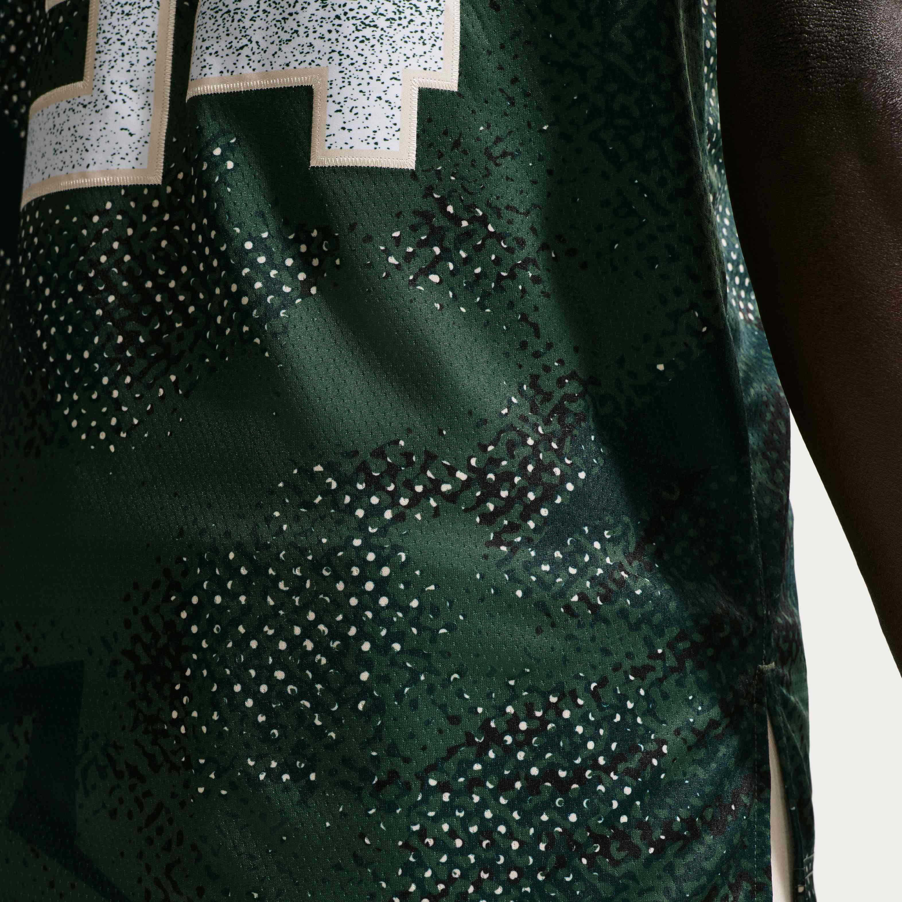 يانيس أنتيتوكونمبو ميلواكي باكس 2025/26 سيليكت سيريز image number 4