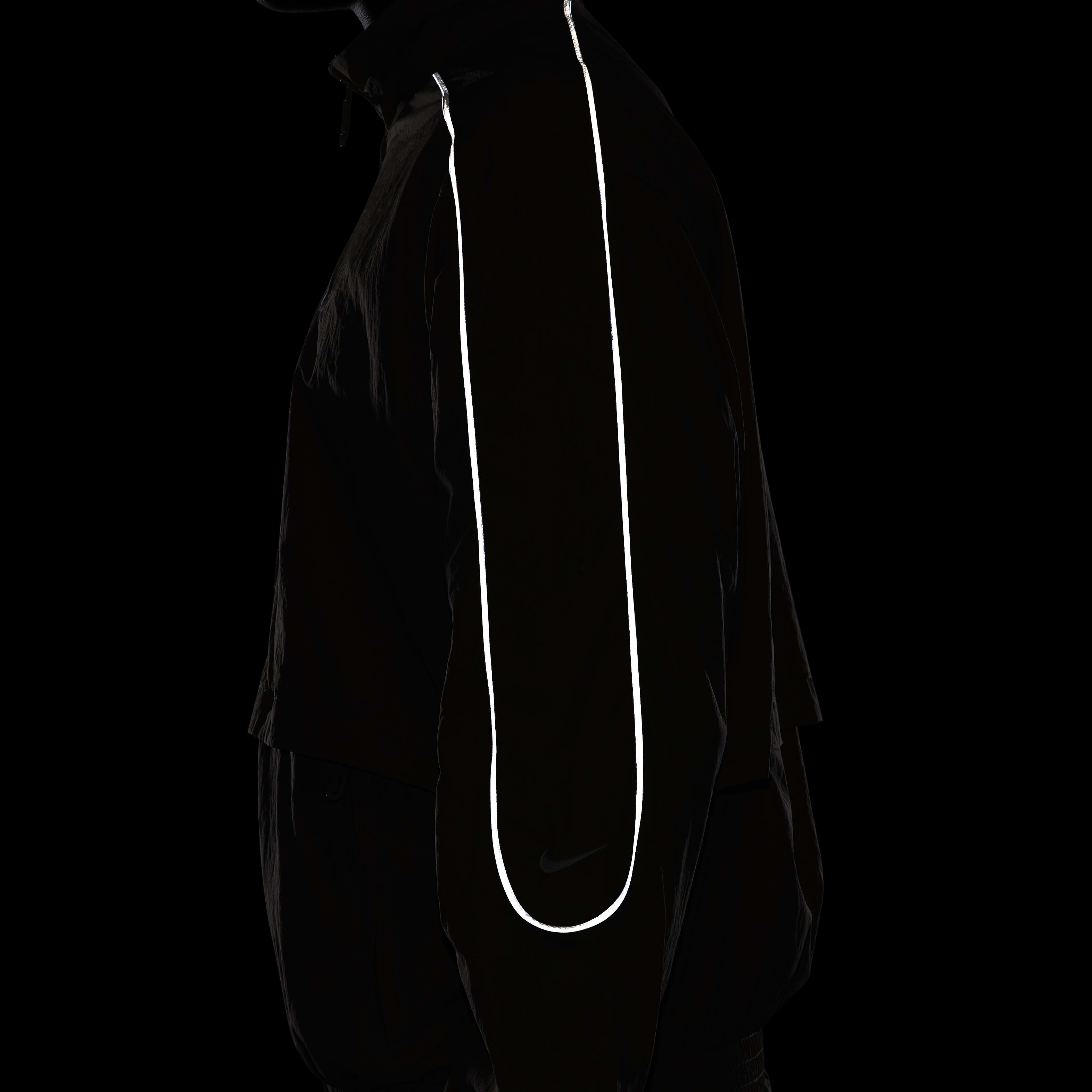 نايكي سبورتسوير سولو سووش image number 8