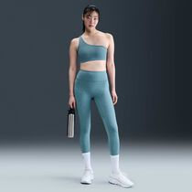 Nike Universa