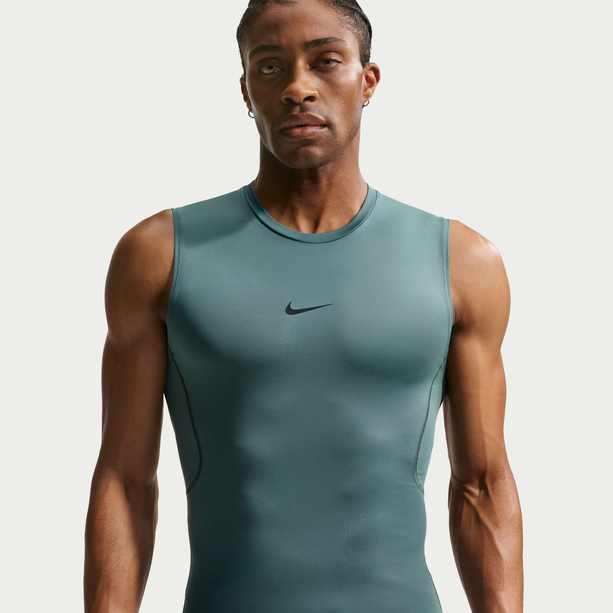 Nike Pro image number 2