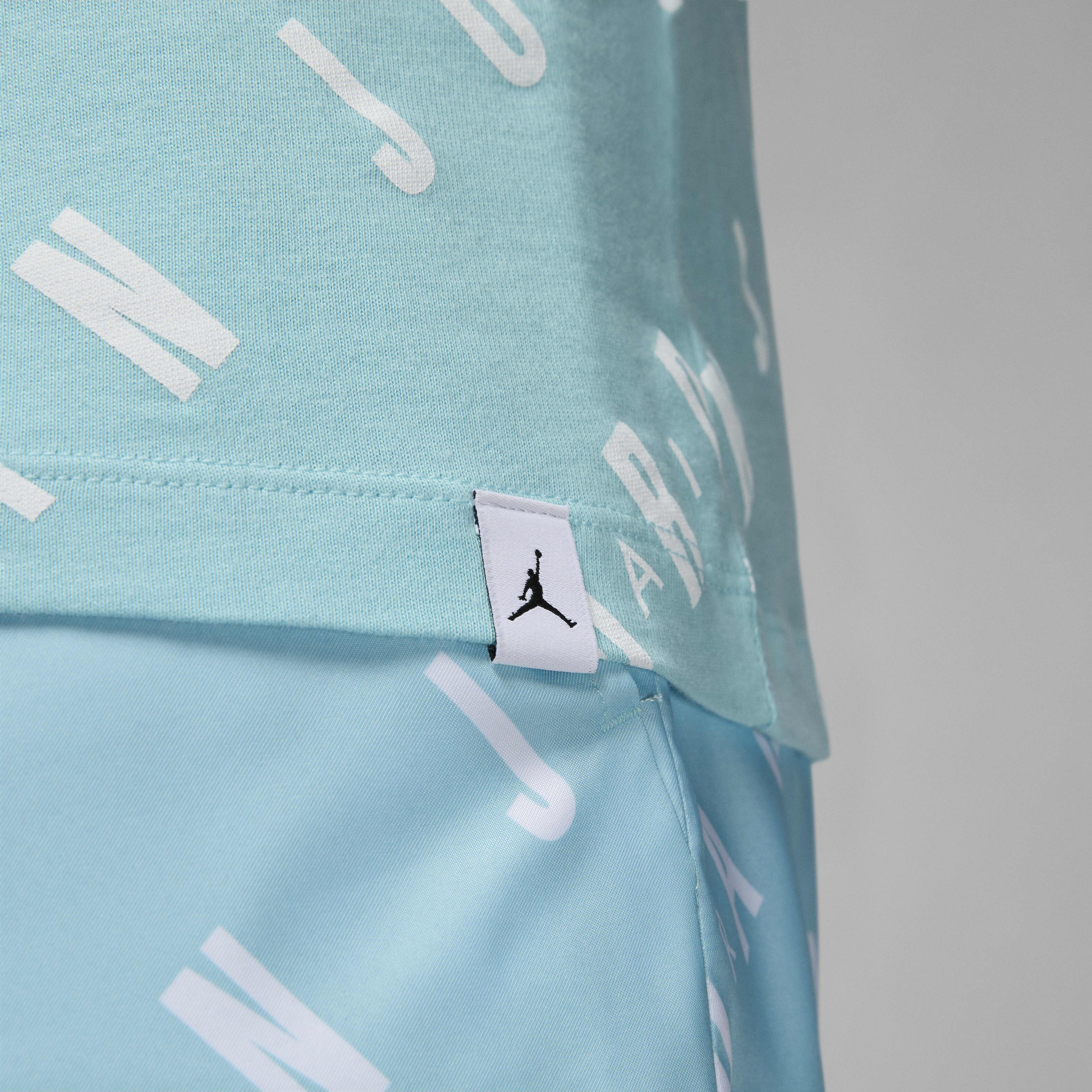 Jordan Essentials image number 3