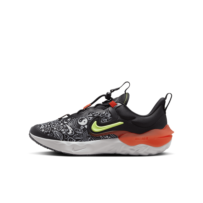 Nike run easy sales sneakers