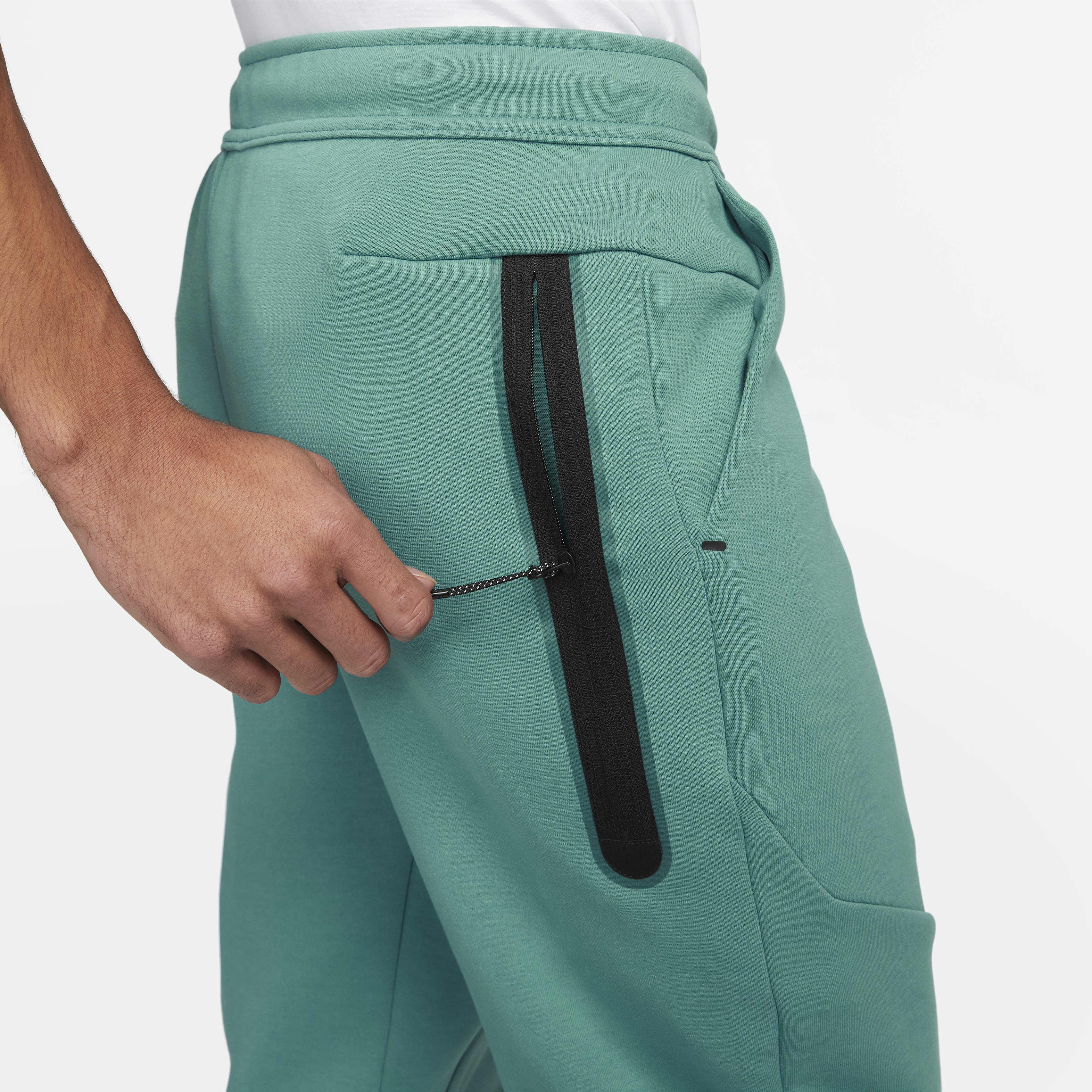 Nike Sportswear Tech Fleece image number 3