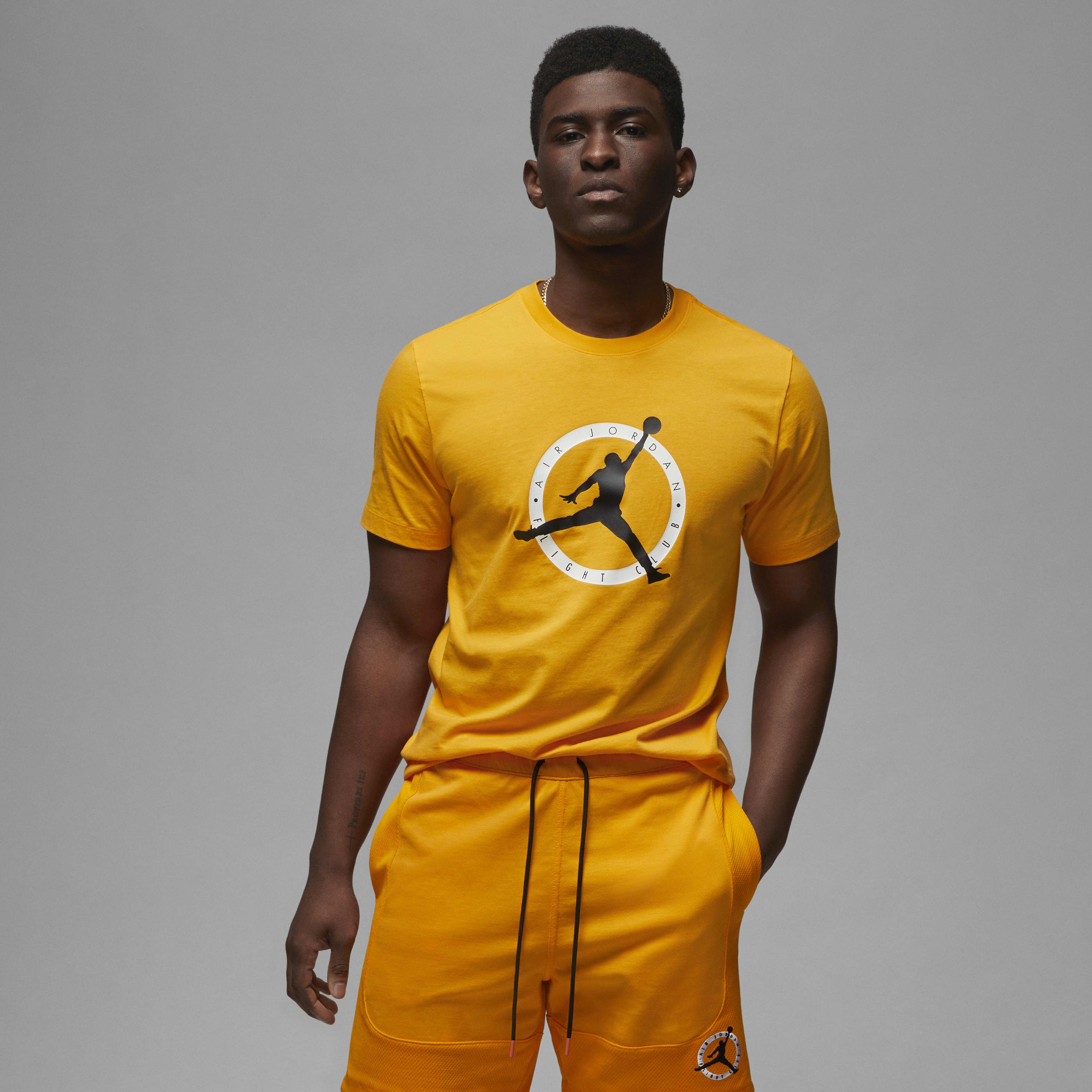 Michael Jordan セットアップ　イエロー Buy Jordan Flight MVP Men's T-Shirt - Sundial/Black @ Nike Saudi