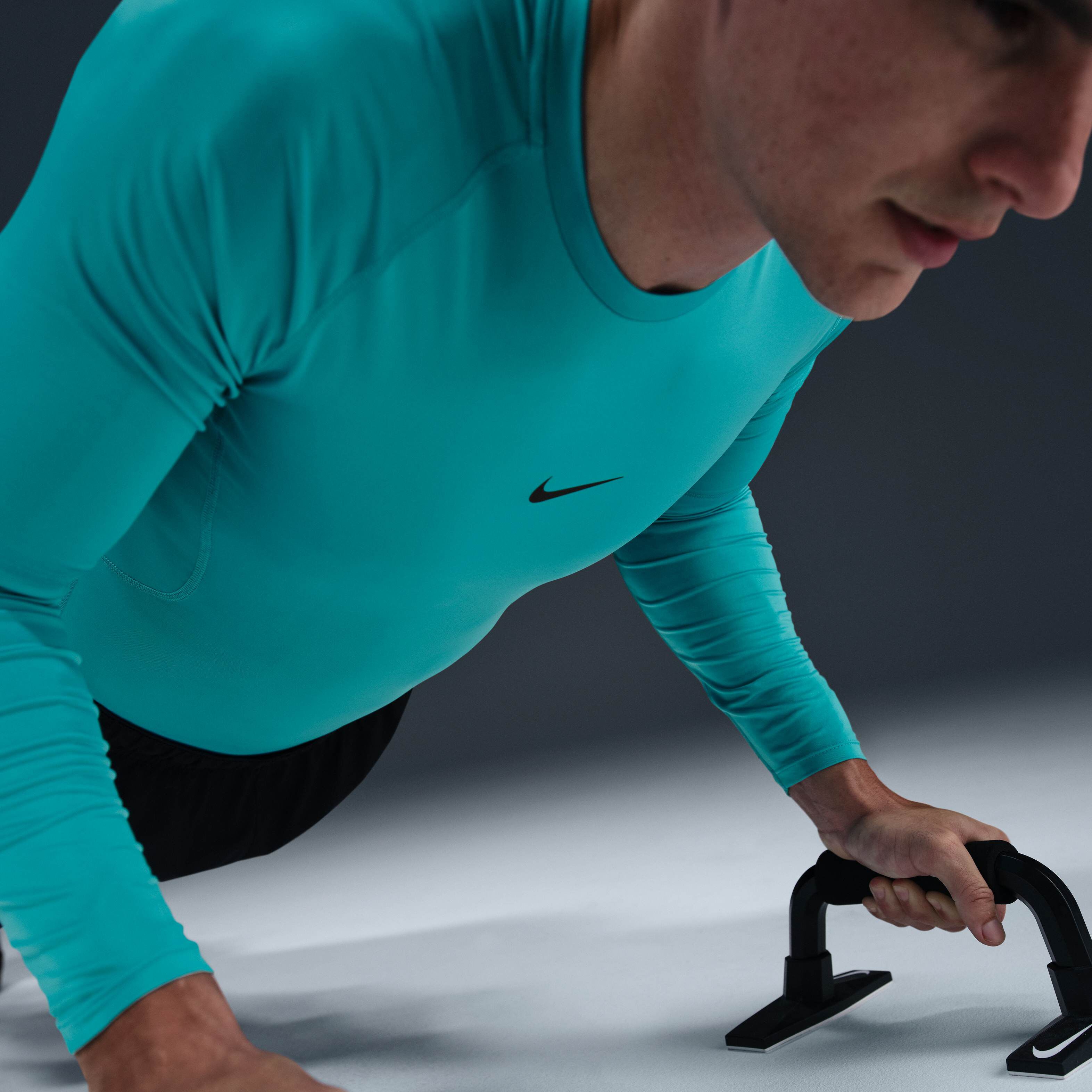 Nike Pro image number 2