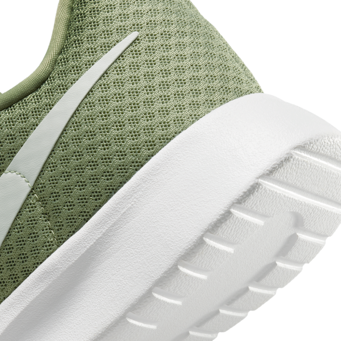 Nike women's tanjun olive sales green