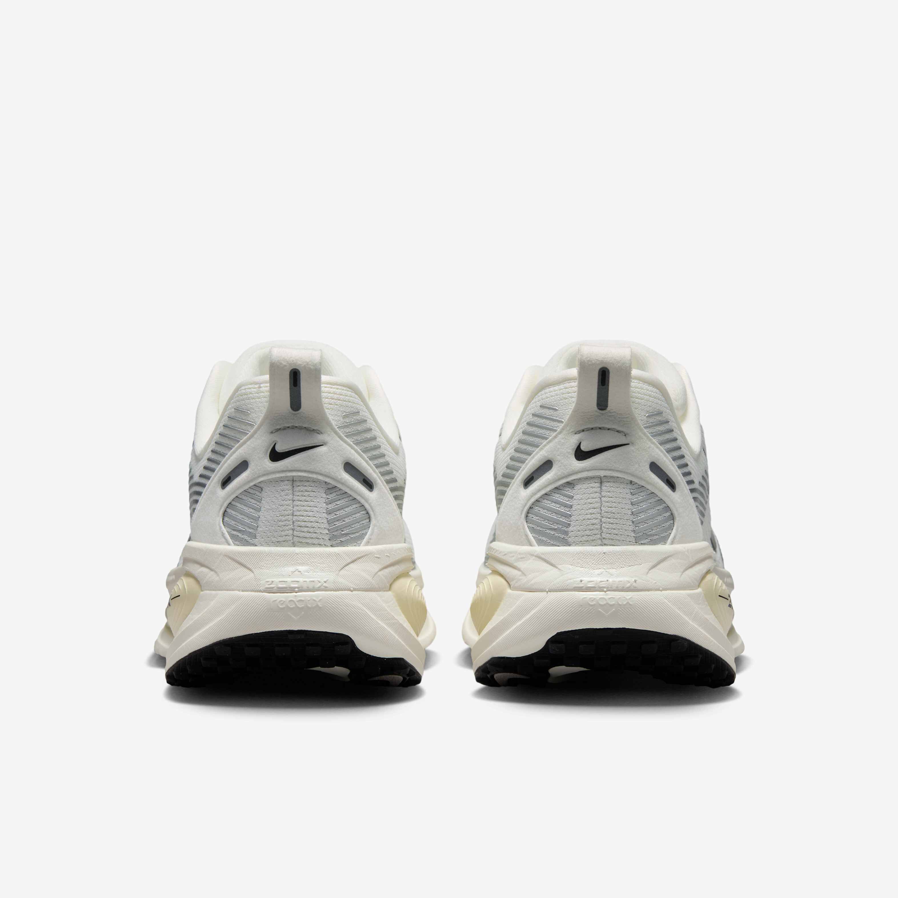 Nike Vomero 18 image number 5