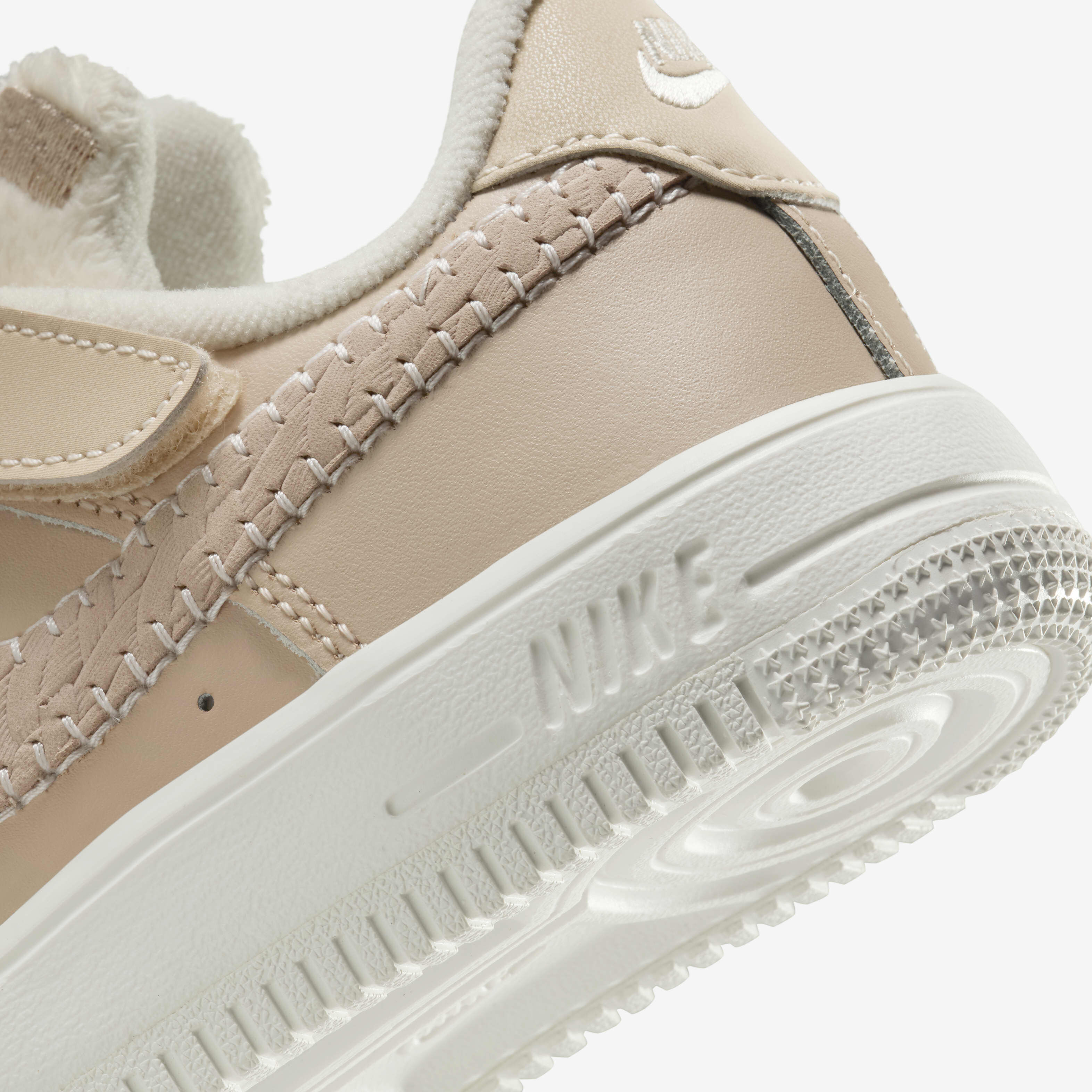 Buy Nike Force 1 Low SE EasyOn Younger Kids Shoes Nike Saudi Official