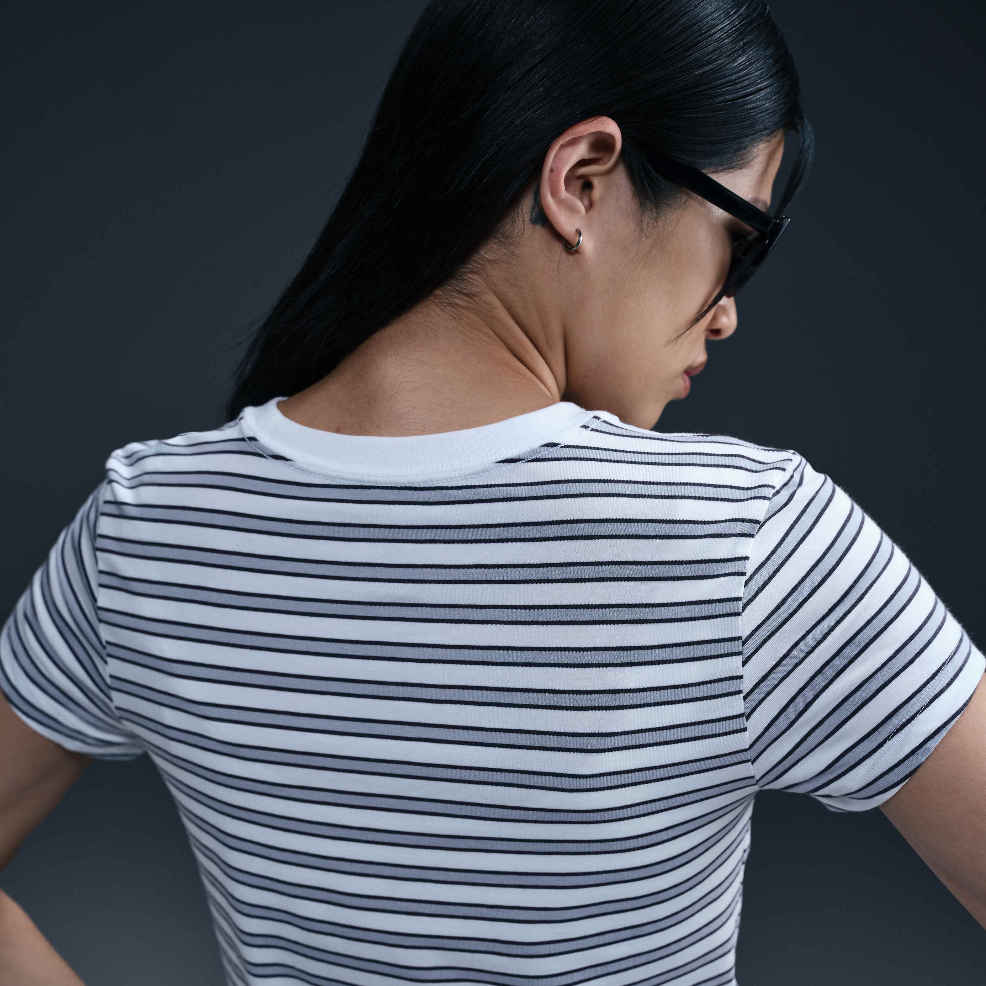 ★ Nike★ Sportswear Chill Knit Slim Stripe T-shirt W Mink Nike Sportswear Chill Knit Women's Slim Striped T-Shirt