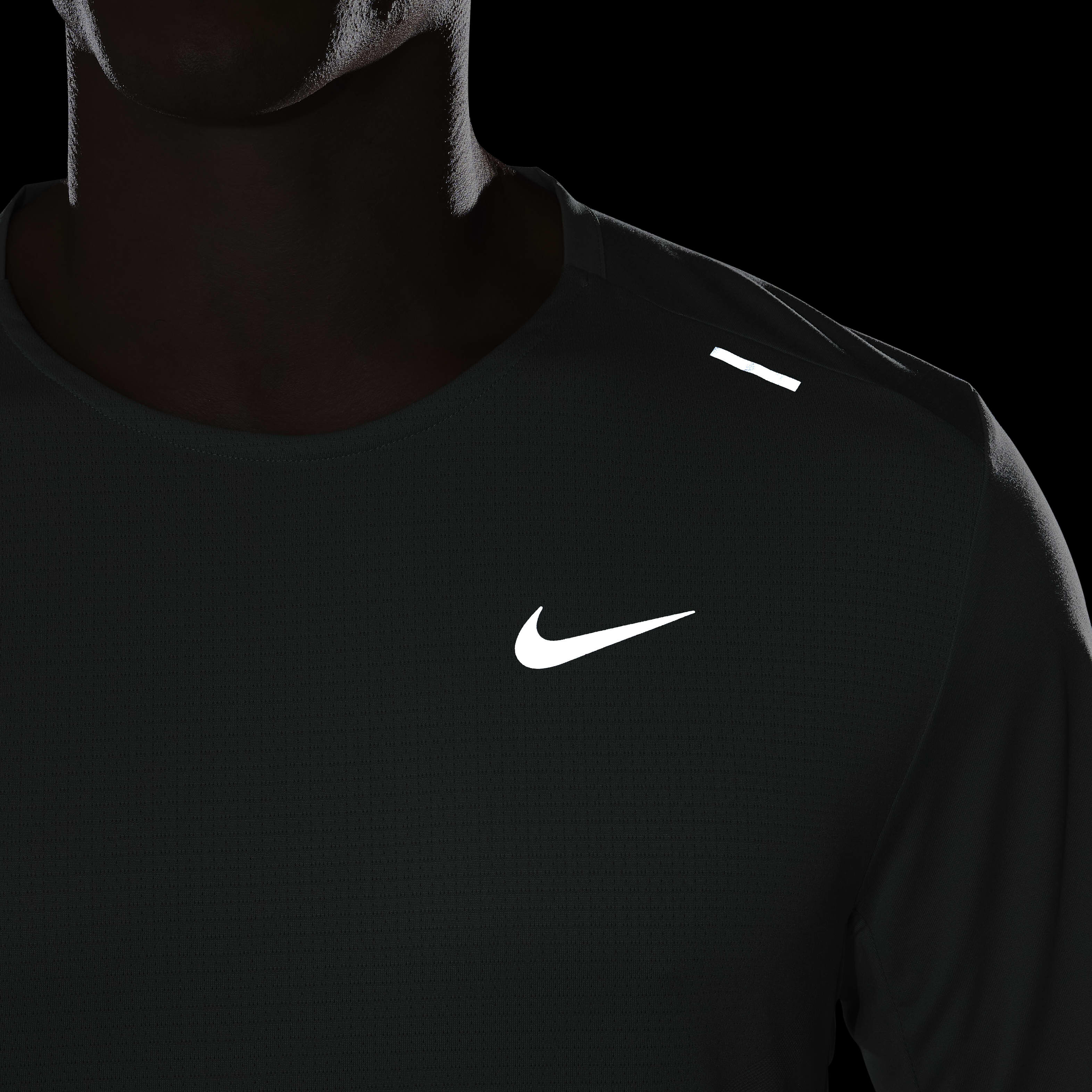 Nike Men's Maxi, Black/White, M at Amazon Men's Clothing store