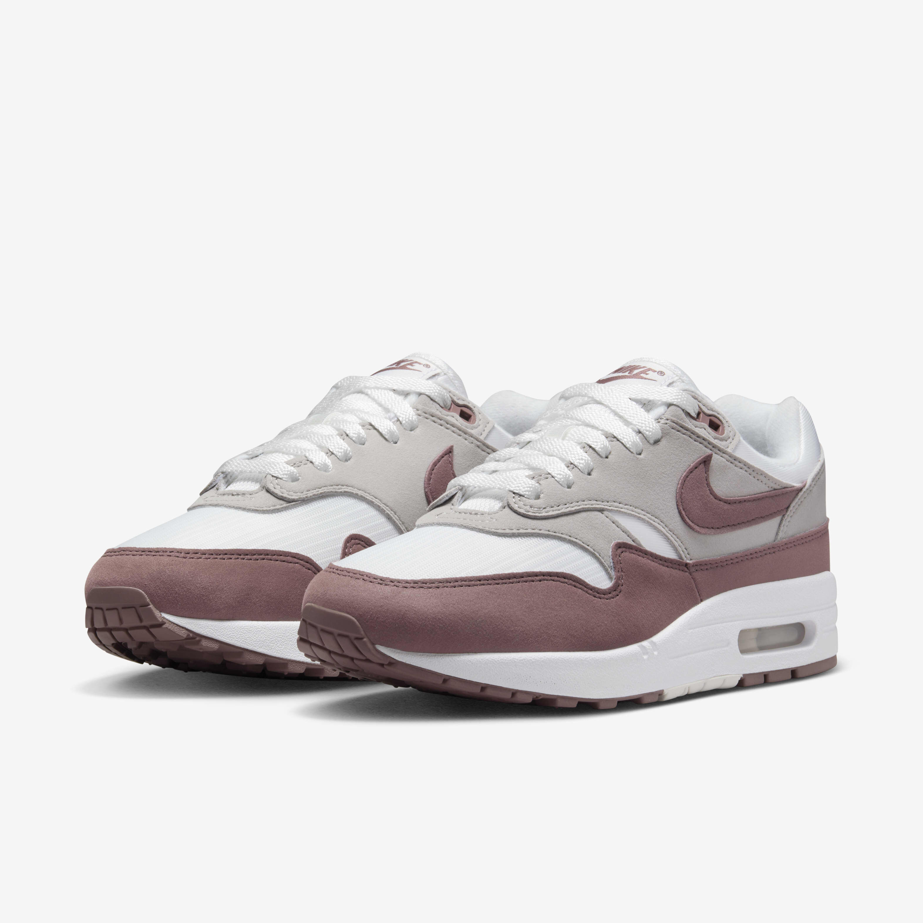 Nike air max womens walking shoe deals